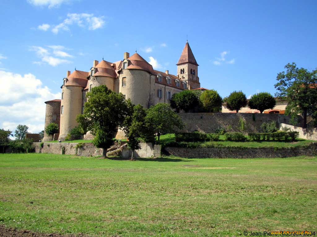 chateau, prieure, de, pommiers, en, forez, loire, города, замки, луары, франция