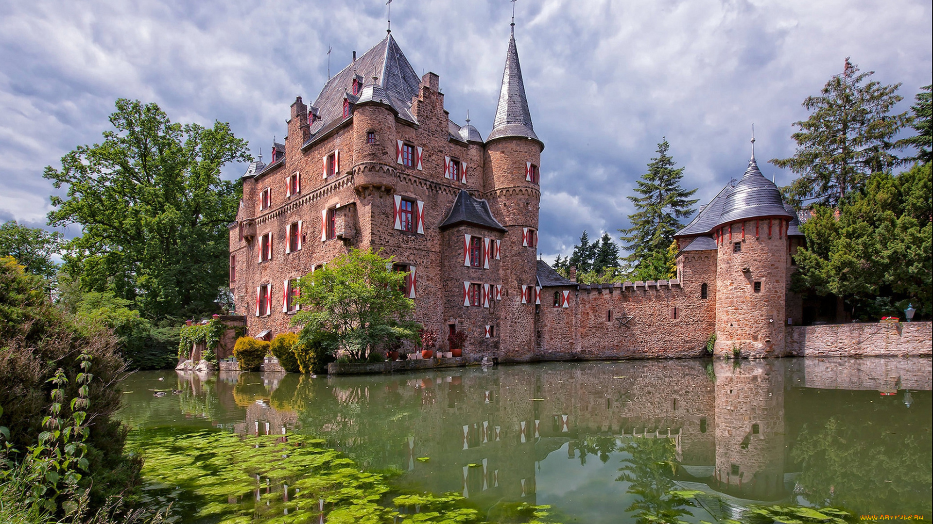 Фото замка. Замок Зацвей Германия. Замок Зацвай (Burg Satzvey). Burg Satzvey замок Германия. Замок Вильруа.