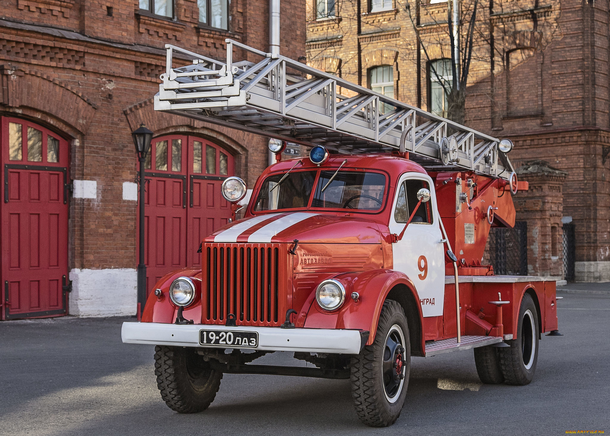 Пожарка цена. Пожарная автолестница ГАЗ 51. ГАЗ 51 пожарная машина. ГАЗ 53 автолестница. ГАЗ 52 пожарная автолестница.
