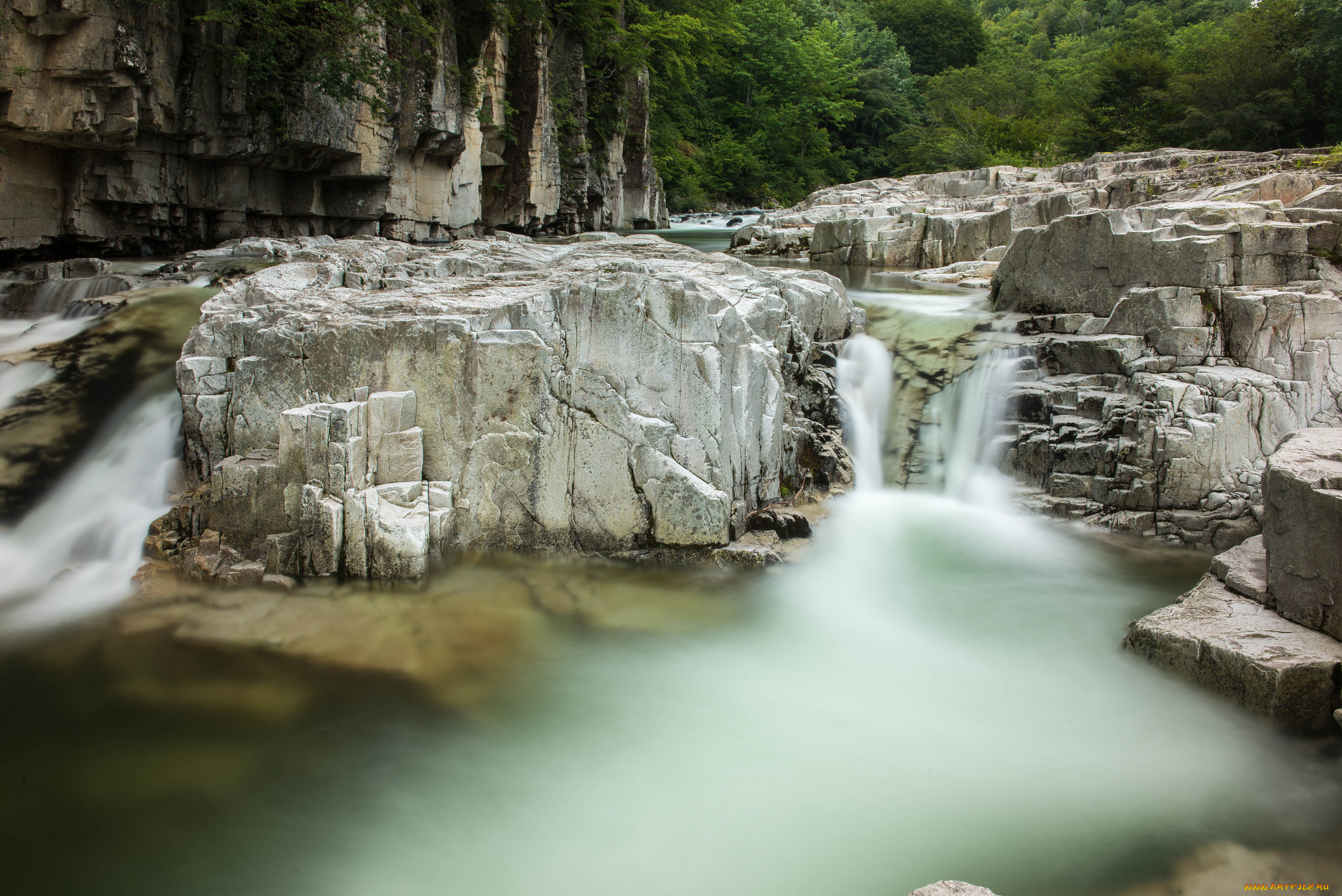 природа, водопады, water, листья, вода, autumn, leaves, stream, waterfall, поток, водопад, осень