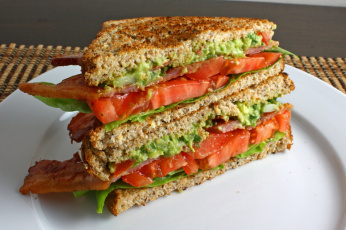 Картинка еда бутерброды +гамбургеры +канапе бекон бутерброд зелень помидор