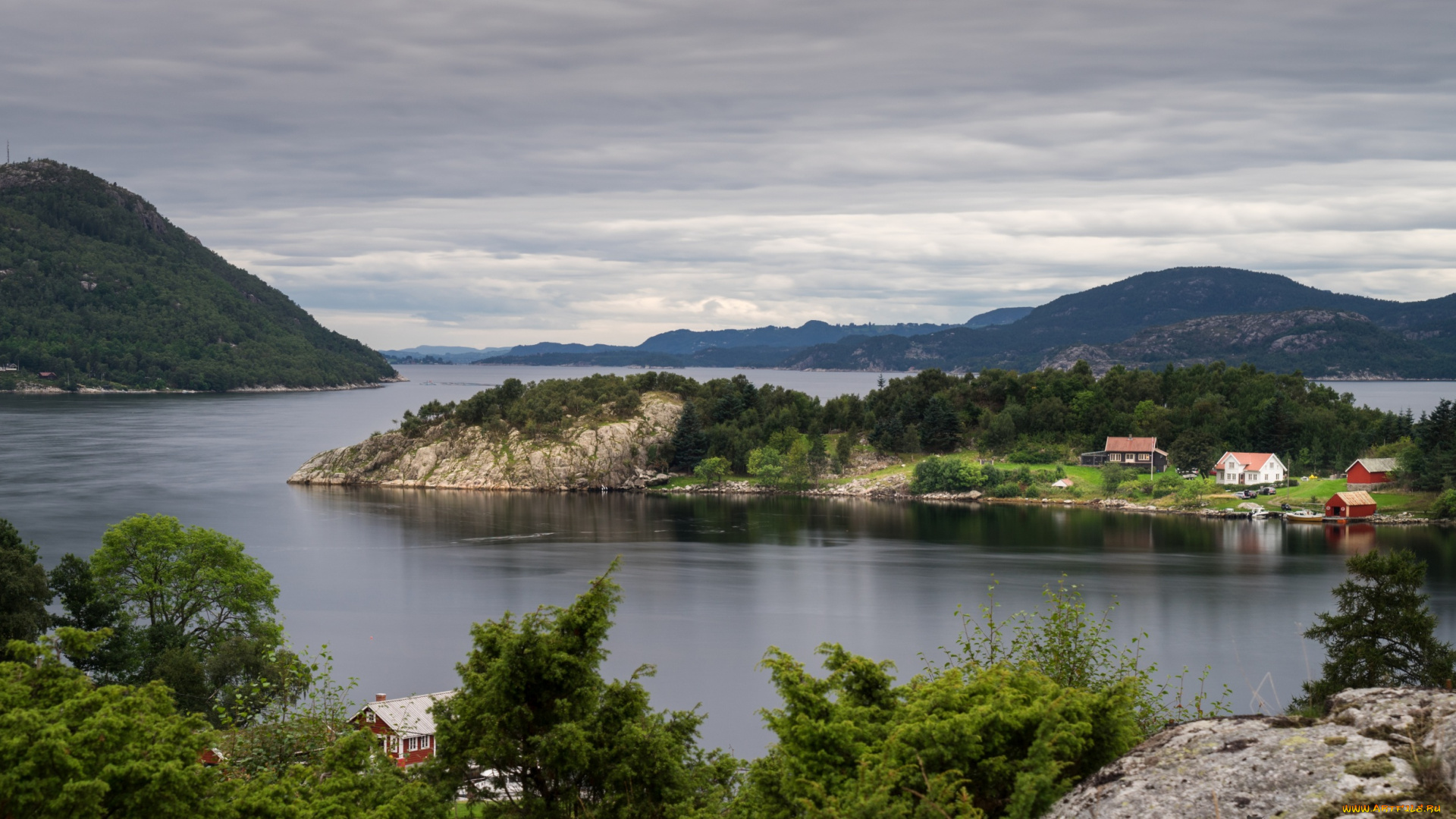 норвегия, природа, побережье, холм, деревья, дома, острова, водоем