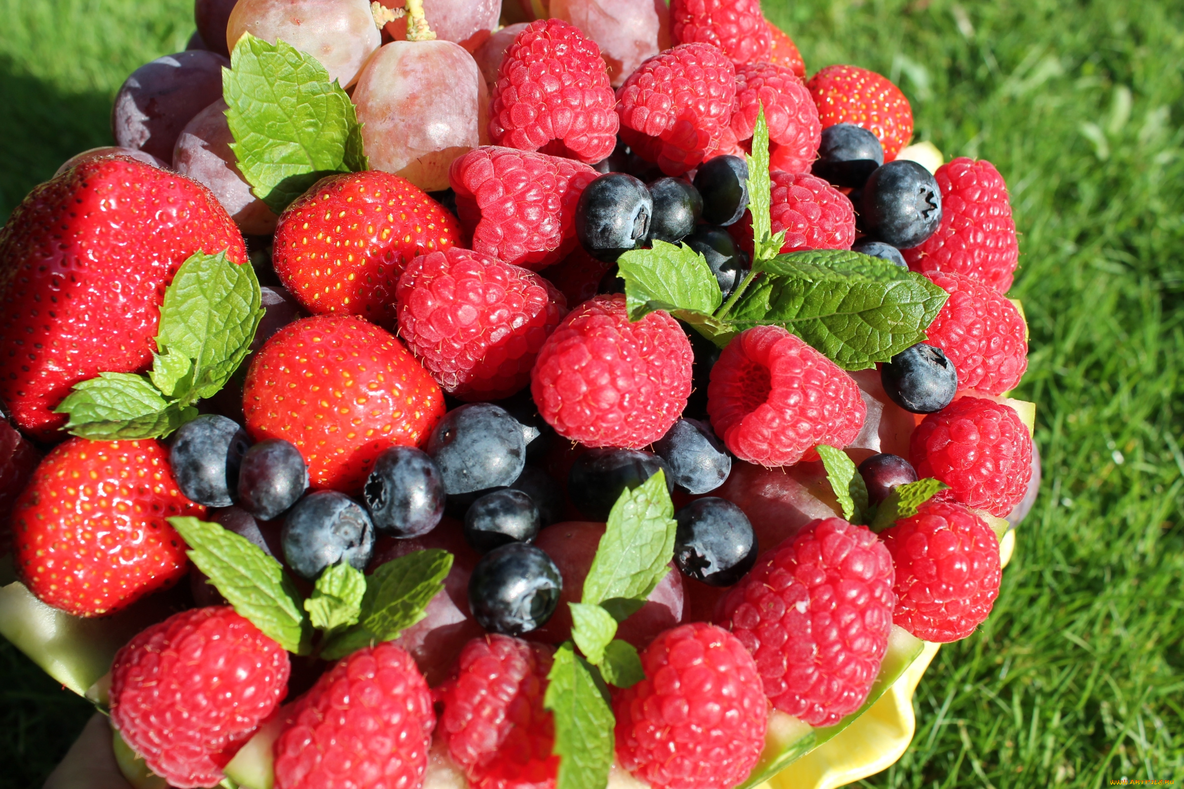 еда, фрукты, , ягоды, малина, клубника, голубика, виноград