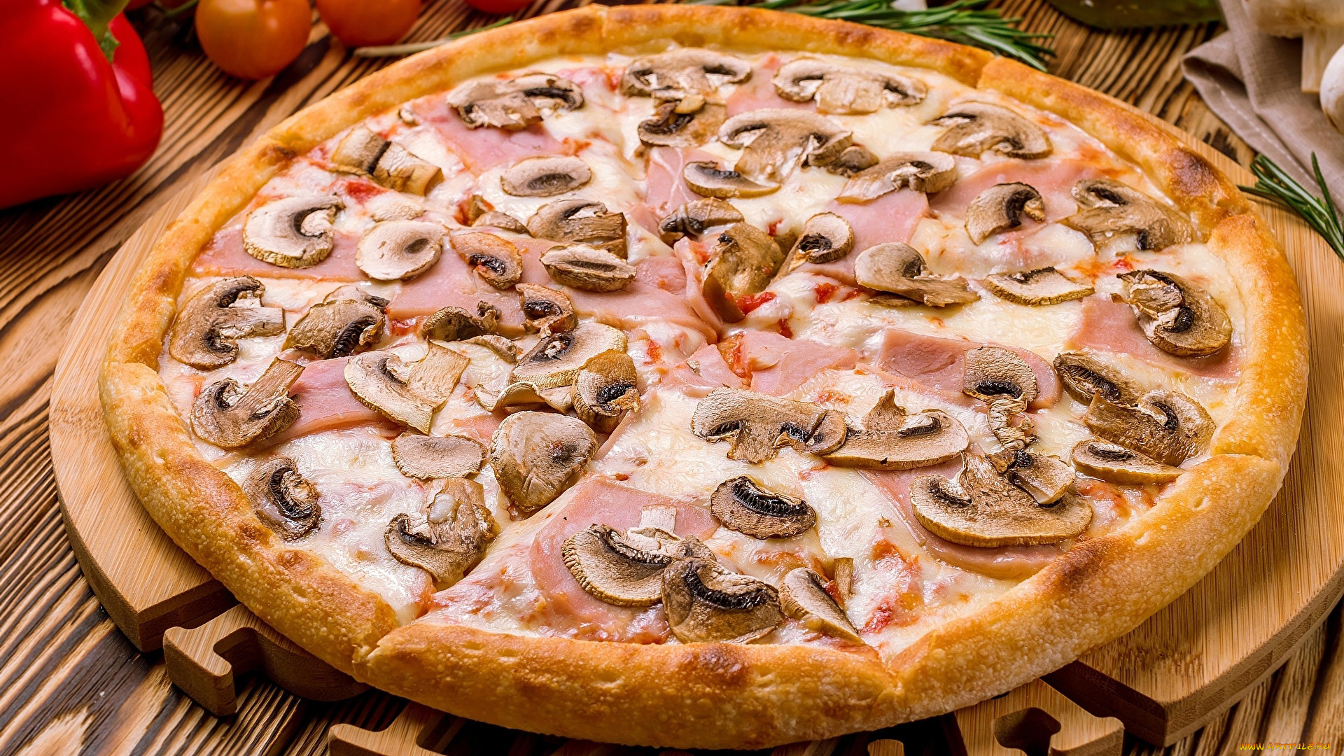 Три пиццы с уткой и острыми начинками. Пицца ветчина и грибы. Пицца ветчина грибы Неаполитанская. Пицца ветчина пепперони грибы. Пицца ветчина сыр грибы.