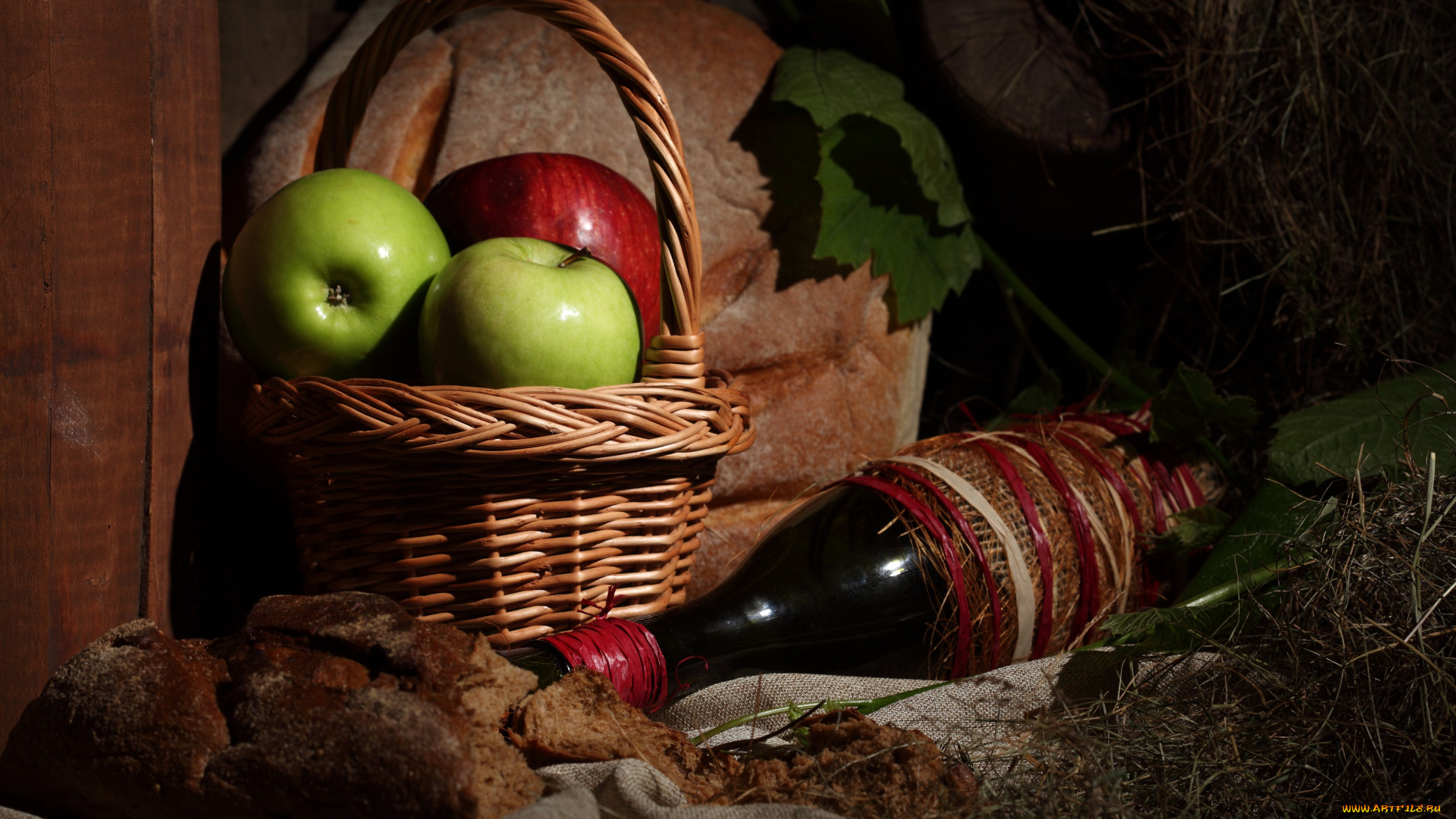 еда, натюрморт, бутылка, вино, яблоки, хлеб, корзина