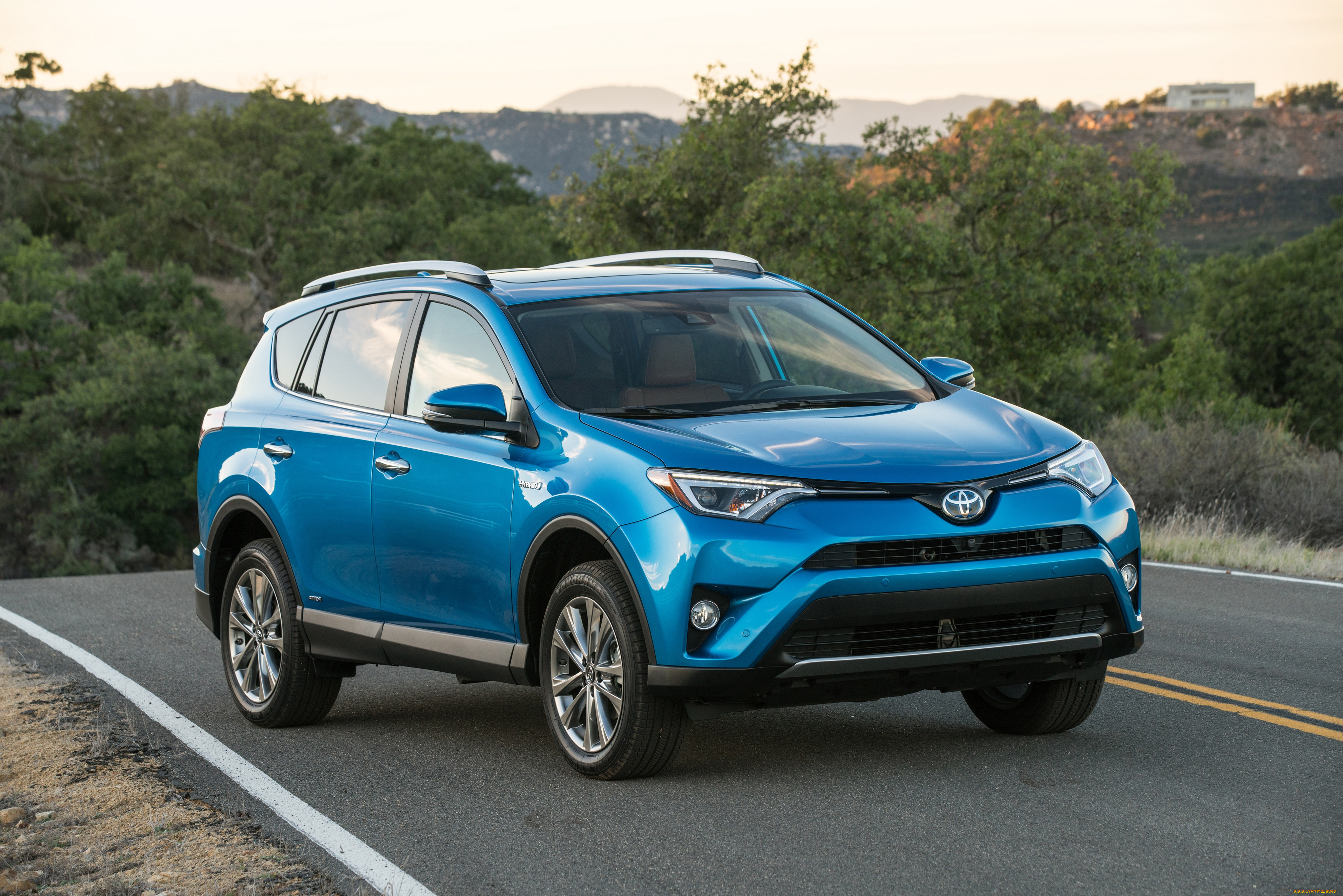 Кроссоверы тойота. Тойота рав 4 2016. Toyota rav4 2017. Тойота рав 4 гибрид 2016. Тойота rav4 2018.