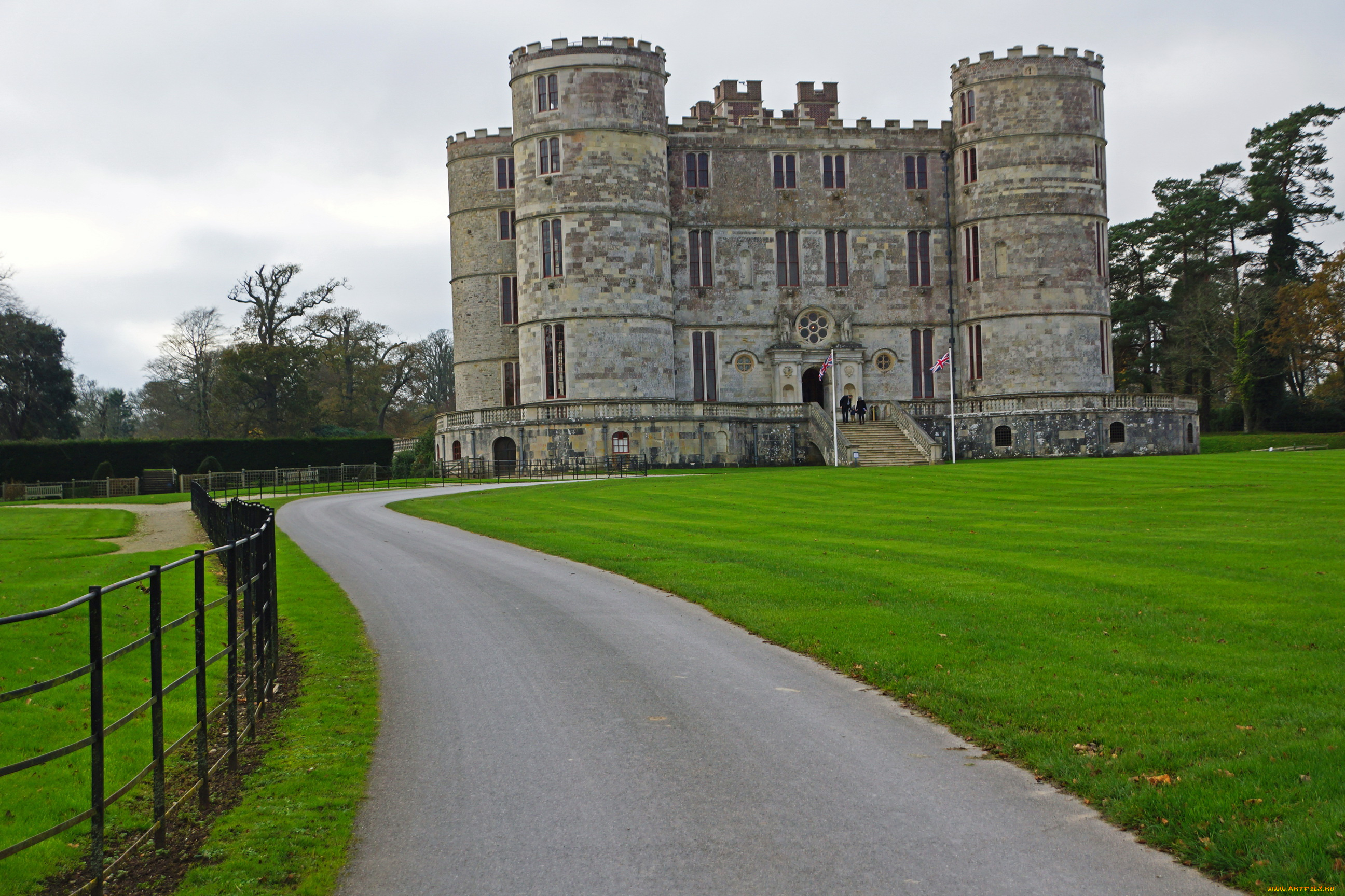 Britain castles. Замок Лалворт. Замки Англии. Замок Кэролайн Англия. Замок берверстон Англия.