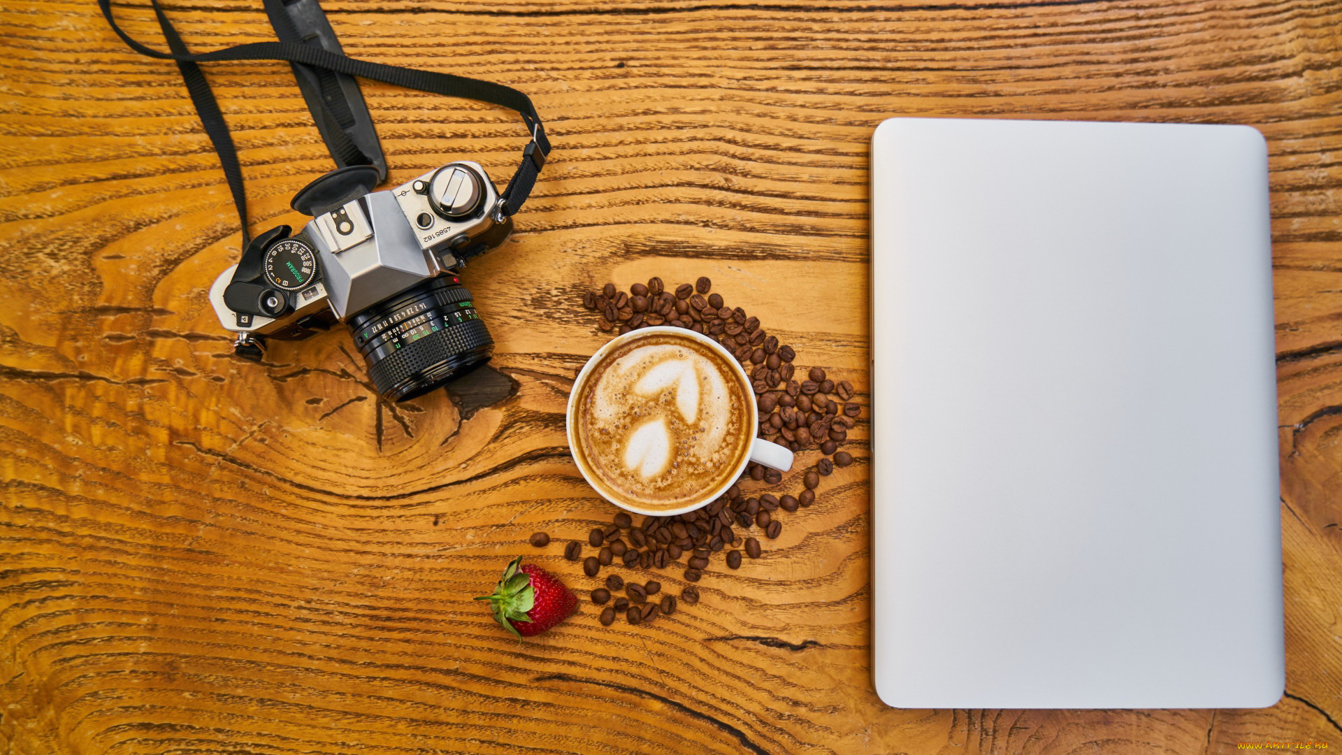 еда, кофе, , кофейные, зёрна, ноутбук, клубника, чашка, камера, фотоаппарат