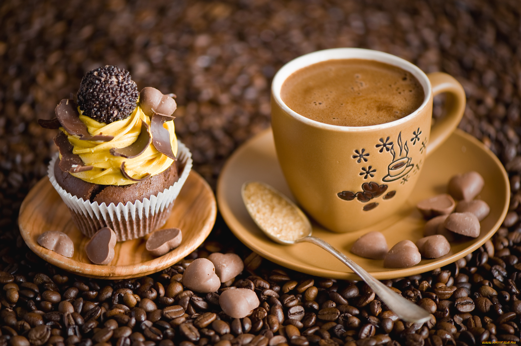 Доброе утро картинки кофе. Чашка кофе. Кофе и шоколад. "На чашечку кофе…?!". Красивые пирожные и кофе.