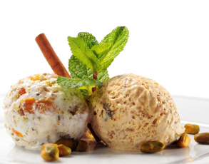 Картинка еда мороженое +десерты мята орешки корица десерт сладость белый фон
