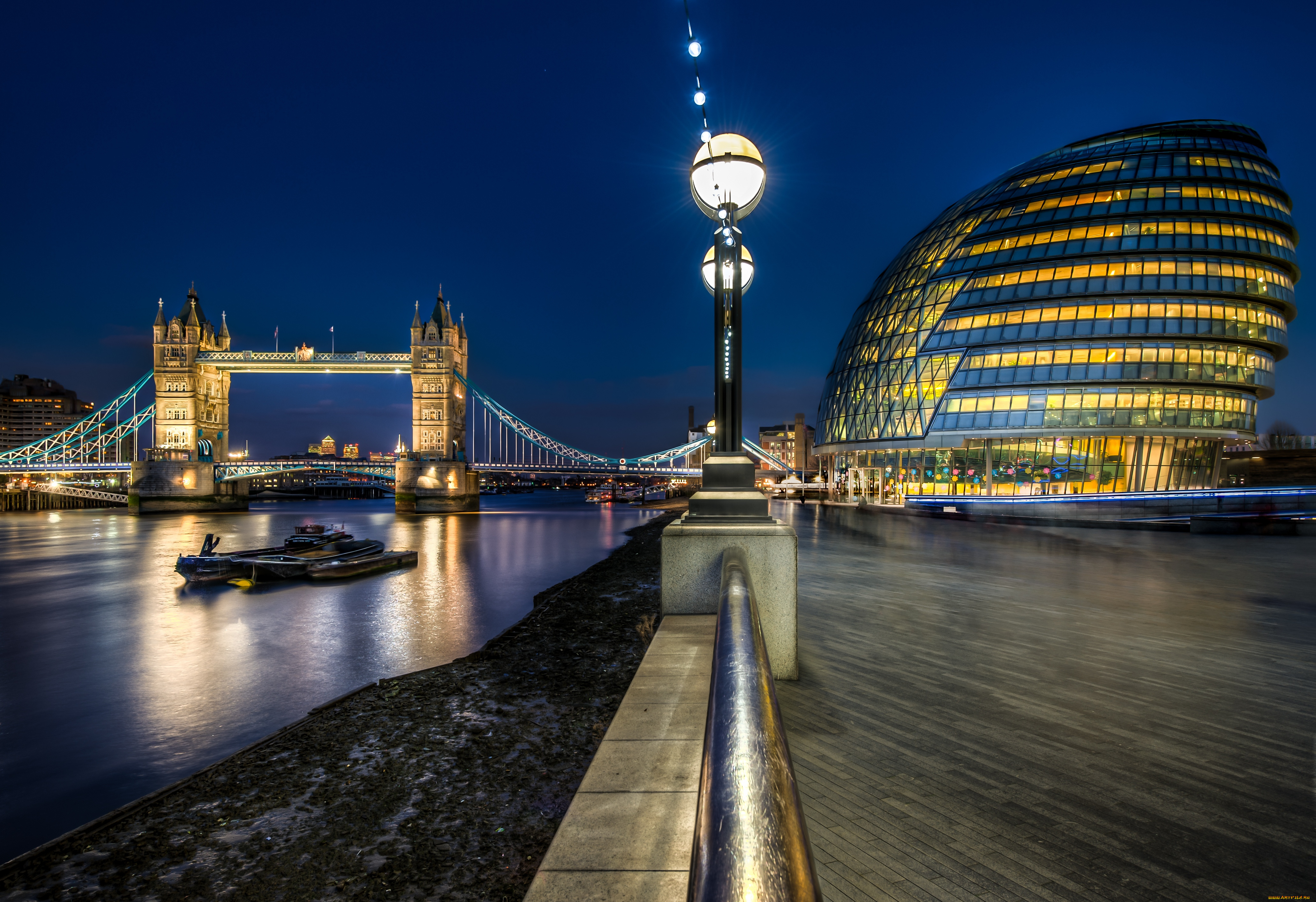 Great britain thames. Лондон столица Англии. Сити Тауэр Британия. Мост Темза. Набережная Темзы в Лондоне.