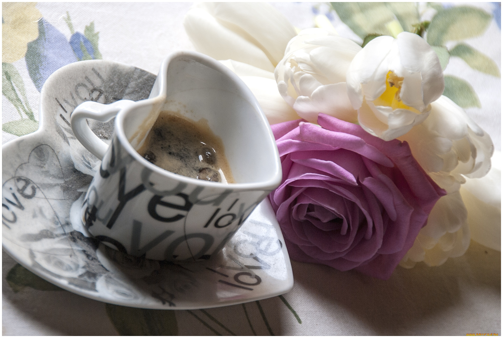 Изысканного утра. Цветы в кружке. Кофе и цветы. Чай с цветами. Чай цветок.