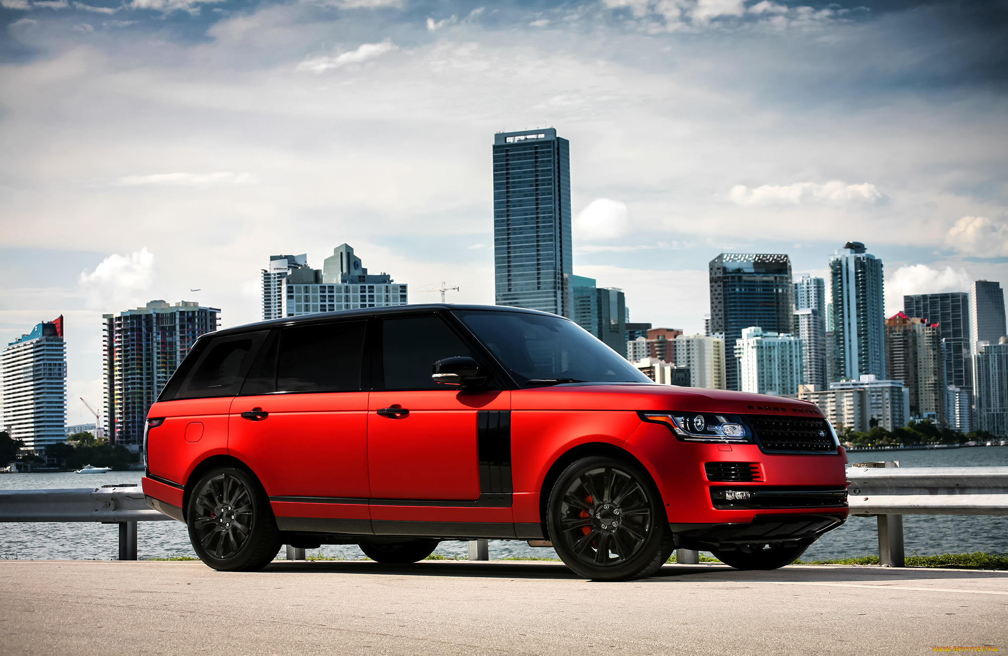 Рендж ровер. Машина Рендж Ровер красный. Рендж Ровер Вог красный. Range Rover Vogue Red. Рендж Ровер черно красный.