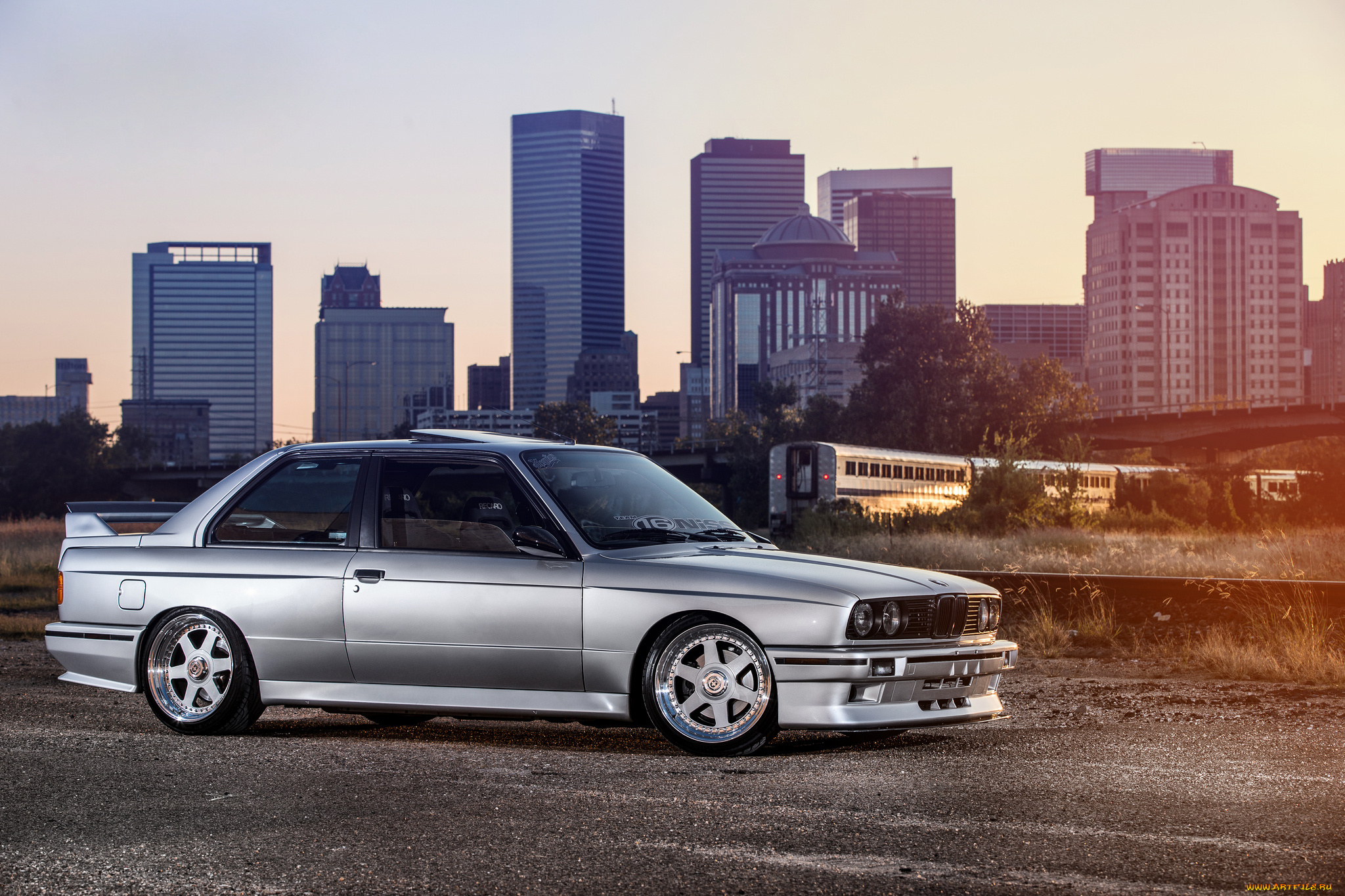 E silver. BMW m3 e30 Silver. BMW e30 профиль. BMW e30 серебристая. BMW m3 e30 серебристая.