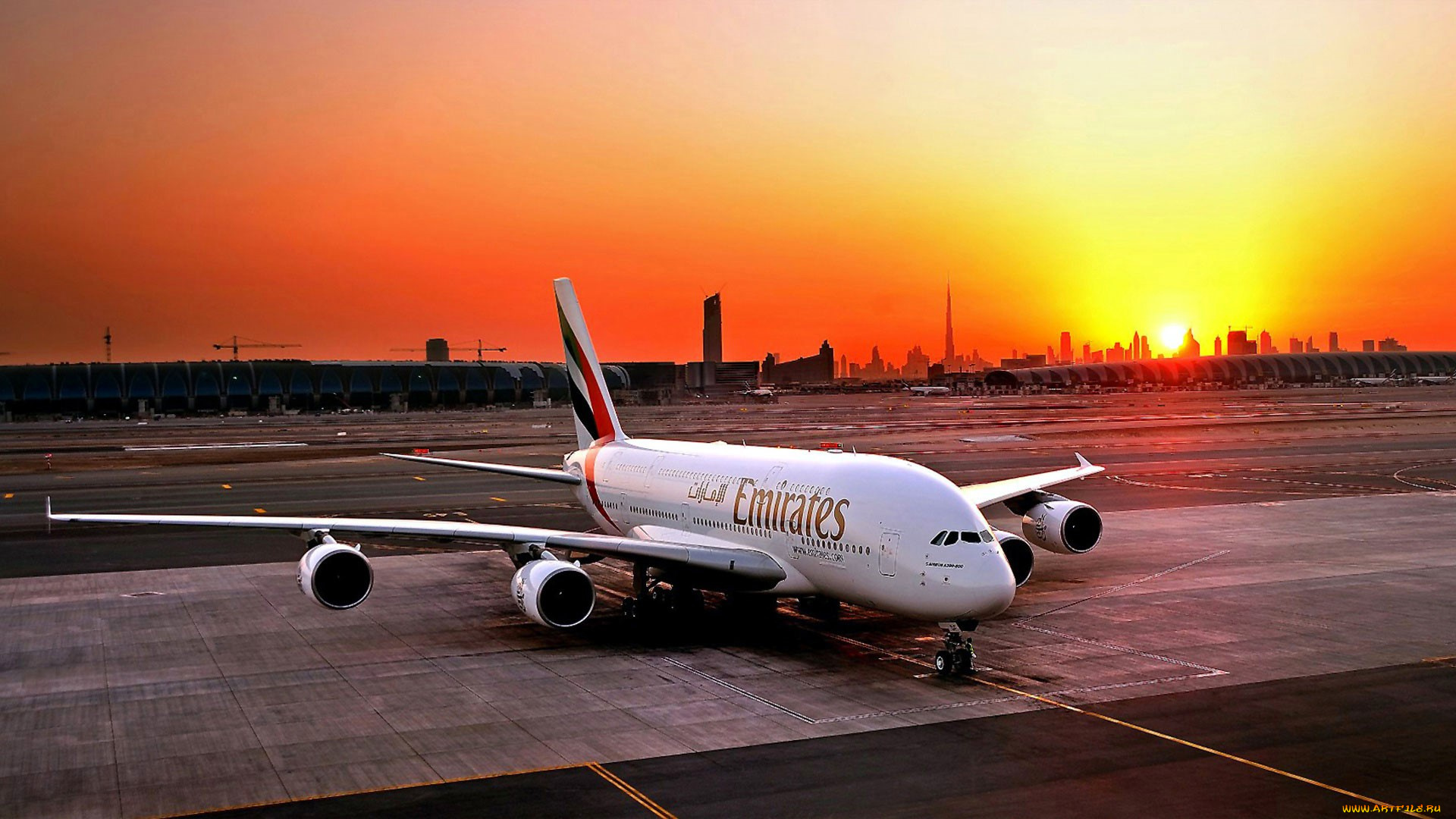 airbus, a380, emirates, авиация, пассажирские, самолёты, самолет, аэродром, закат, город