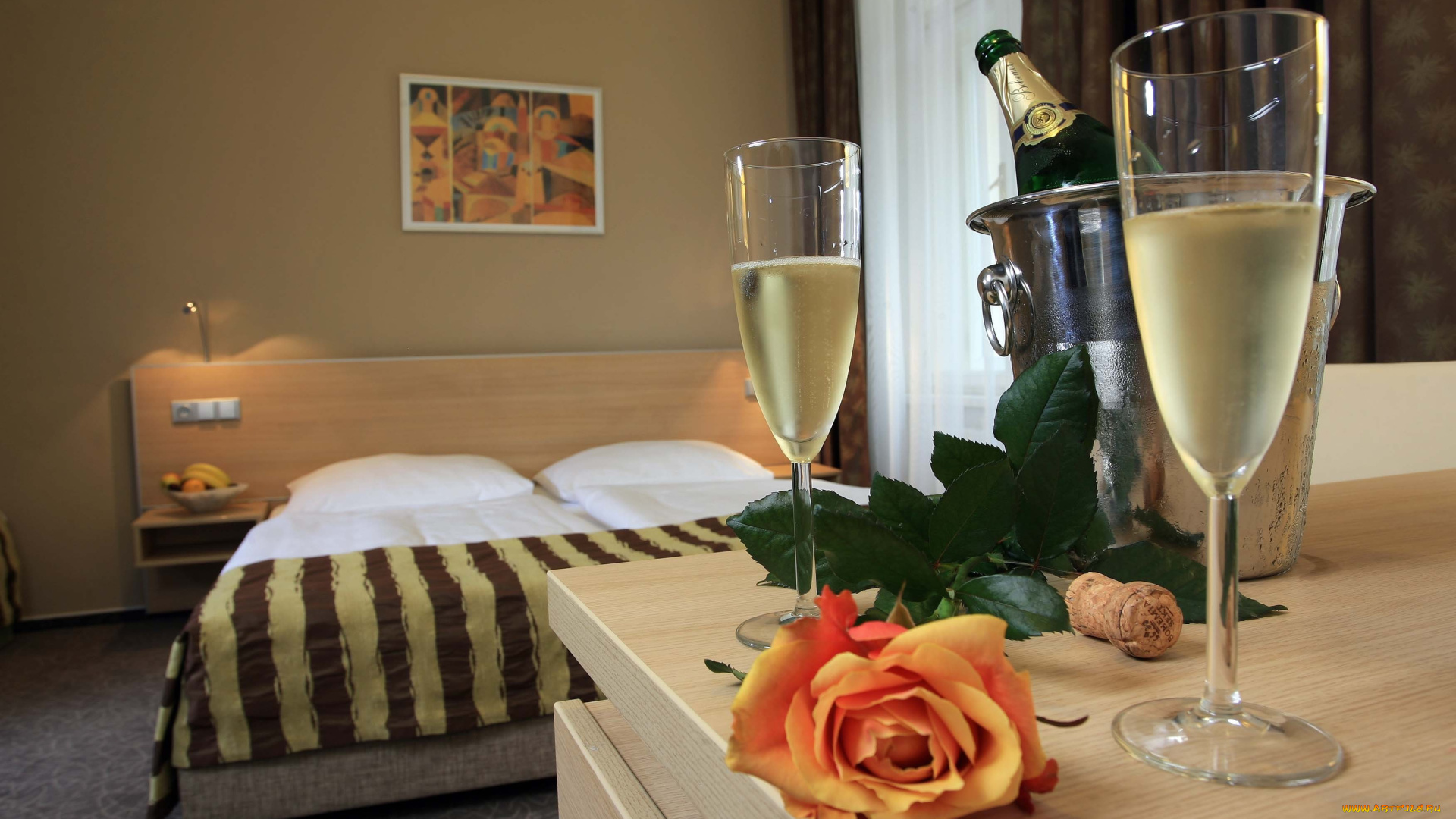 интерьер, спальня, кровать, бокалы, шампанское, роза, бутылка