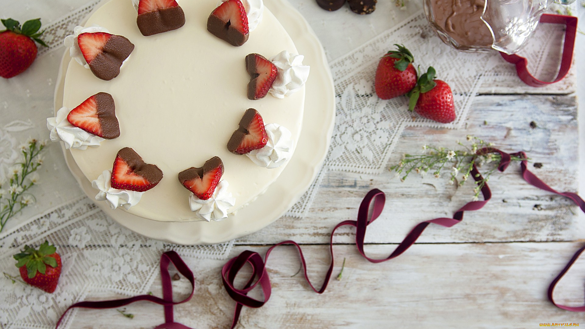 еда, торты, love, berries, strawberries, holiday, ribbon, chocolate, десерт, table, cake, любовь, праздник, крем, food, cheesecake, чизкейк, dessert, лента, шоколад, сладкое, ягоды, клубника, пирожное, торт