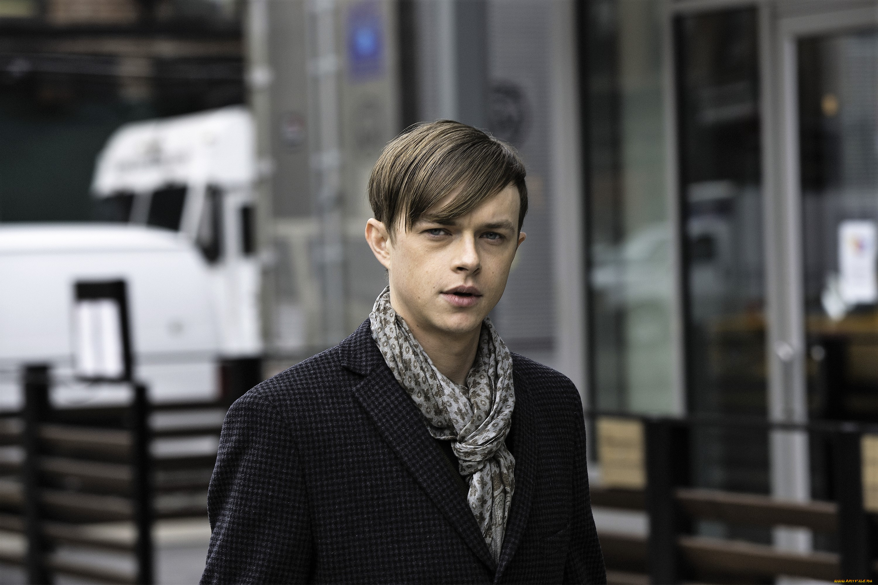 dane, dehaan, мужчины, актер, пальто, шарф, улица