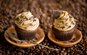 Картинка еда пирожные +кексы +печенье ложка сладости зерна кофе сладкое десерт выпечка крем листочки шоколад кексы