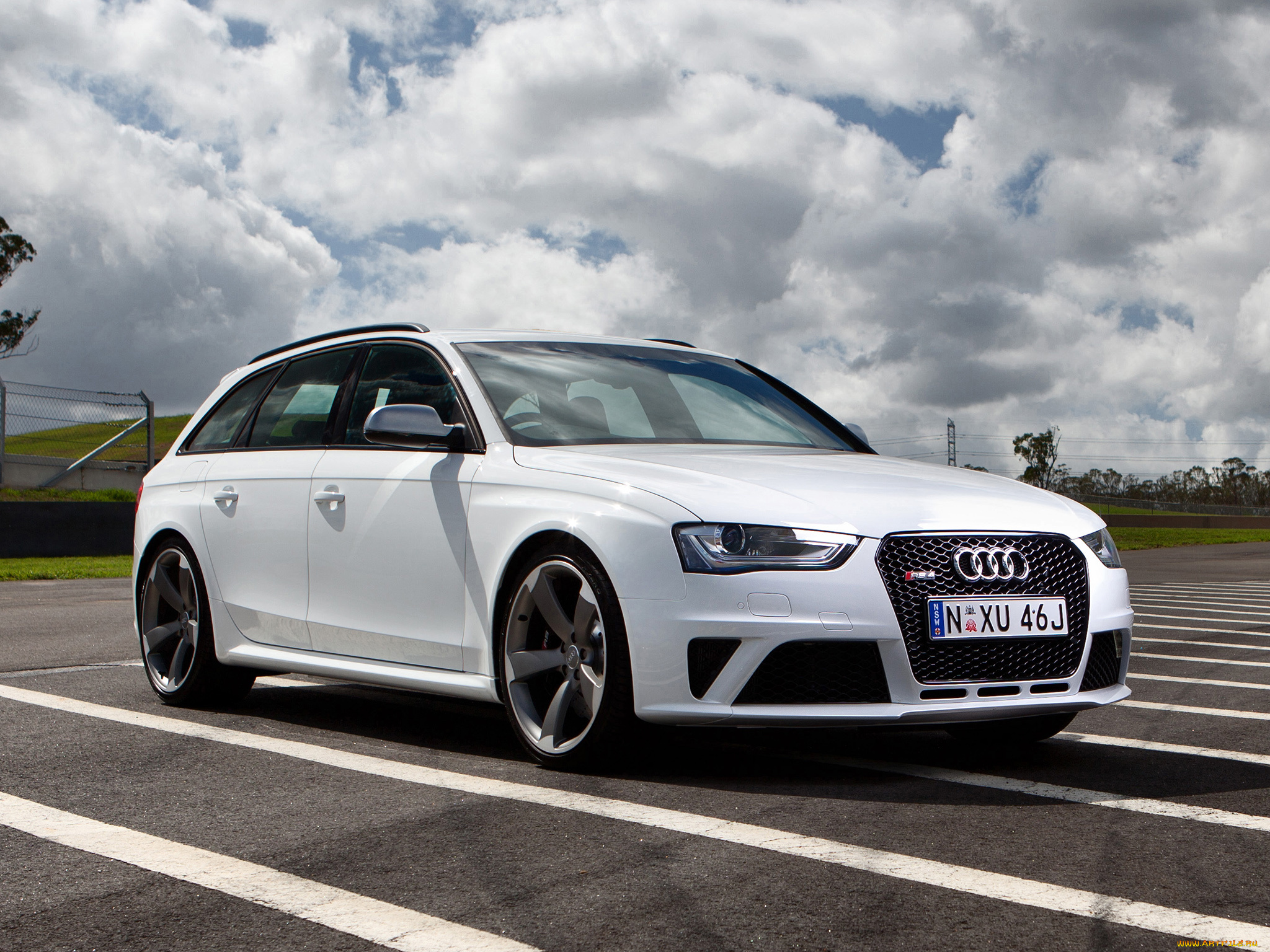 A4 version. Ауди rs4 avant. Ауди рс4 Авант 2013. Audi a4 rs4. Ауди рс4.