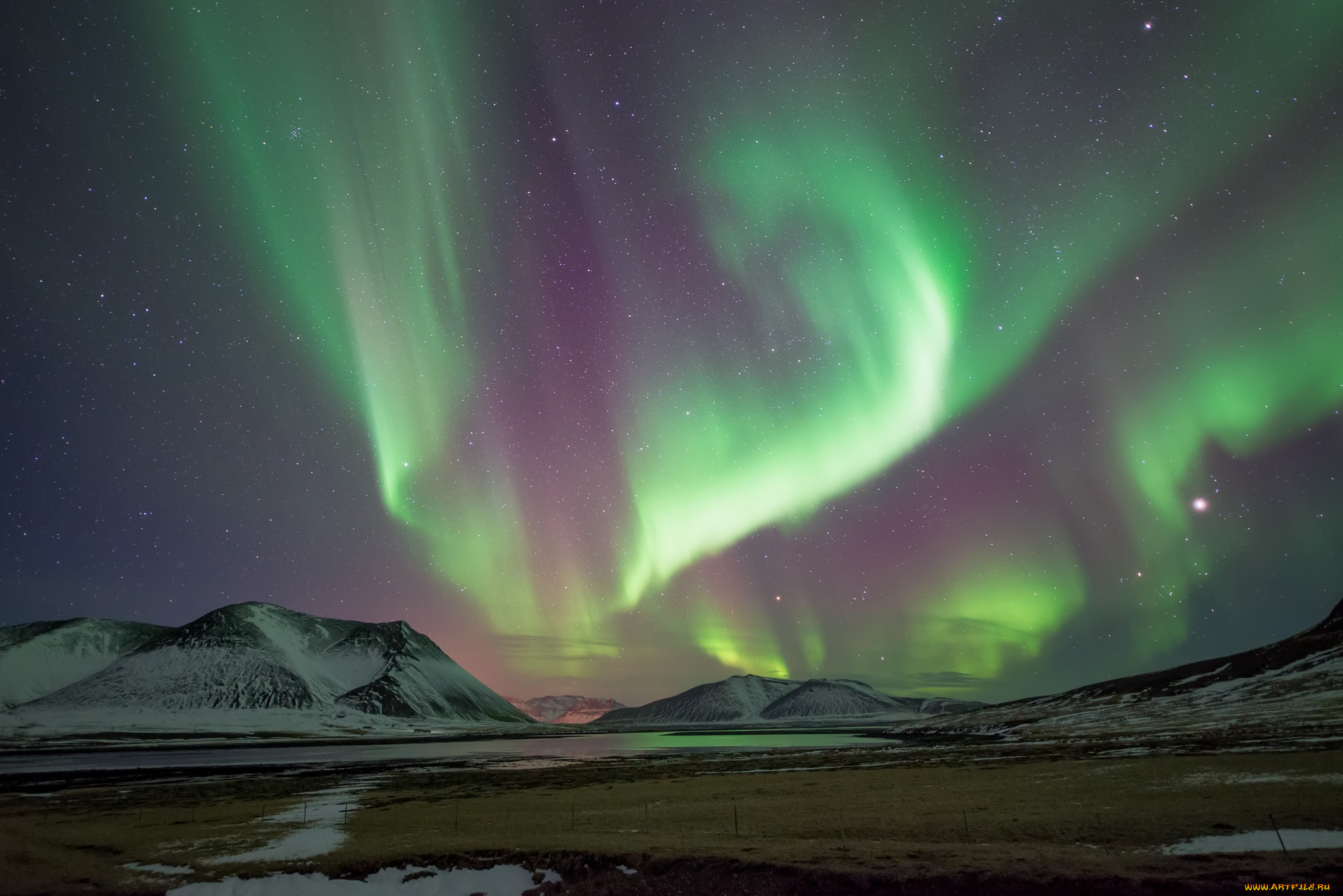 Northern. Сполохи Северного сияния. Северное сияние и горы Чукотки. Исландия Северное сияние. Аврора бореалис в Исландии.