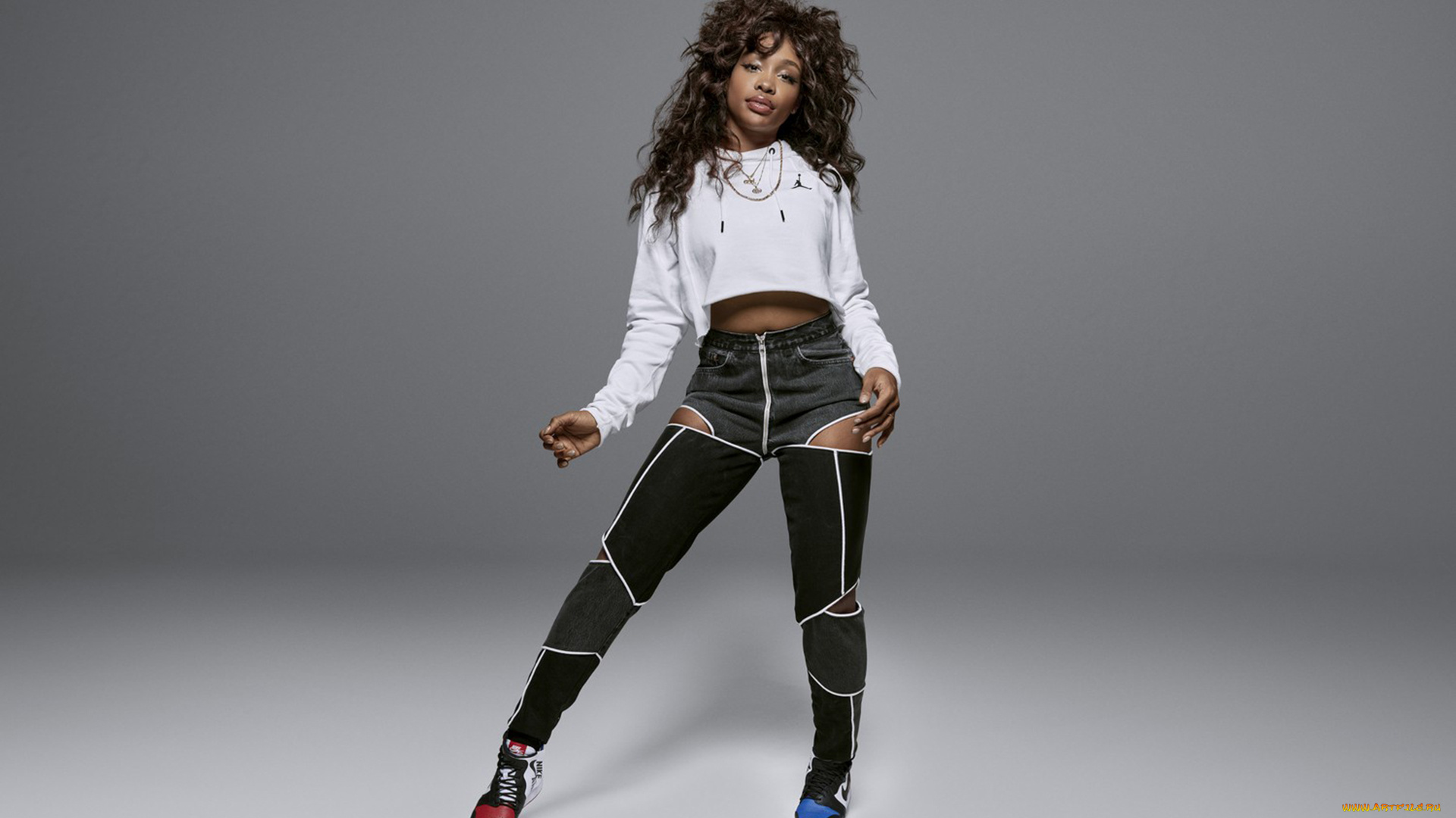 sza, jordan, музыка, -другое, sza, jordan, девушка, певица, мулатка, темнокожая, чернокожая, эстрада, песни, танцы, звезда, поза, макияж, причёска, прикид, одежда, мода, фон, серый, секси