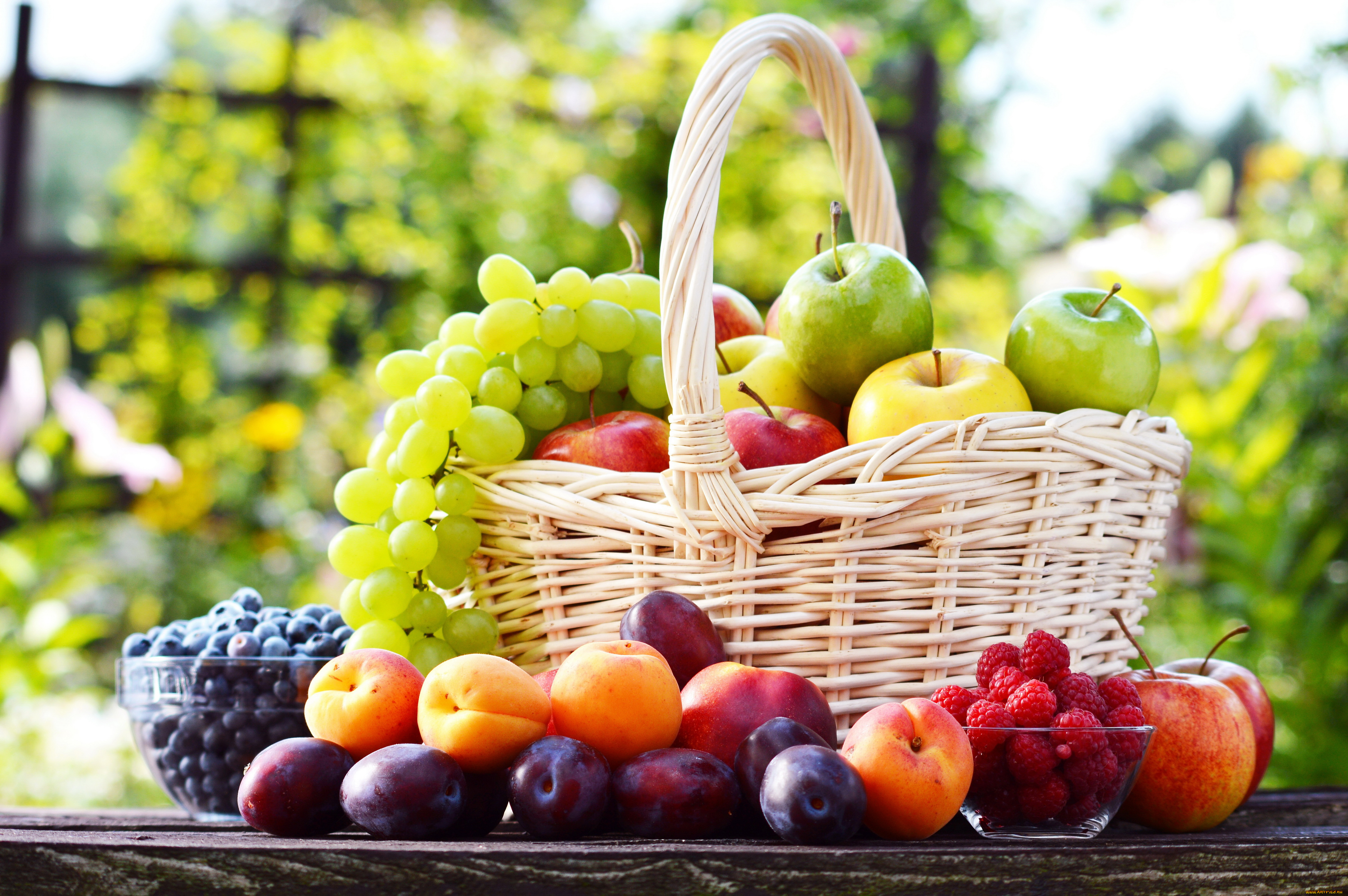 еда, фрукты, , ягоды, корзина, абрикосы, сливы, виноград, яблоки, малина, черника
