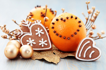 Картинка праздничные угощения апельсины печенье шарики гвоздика