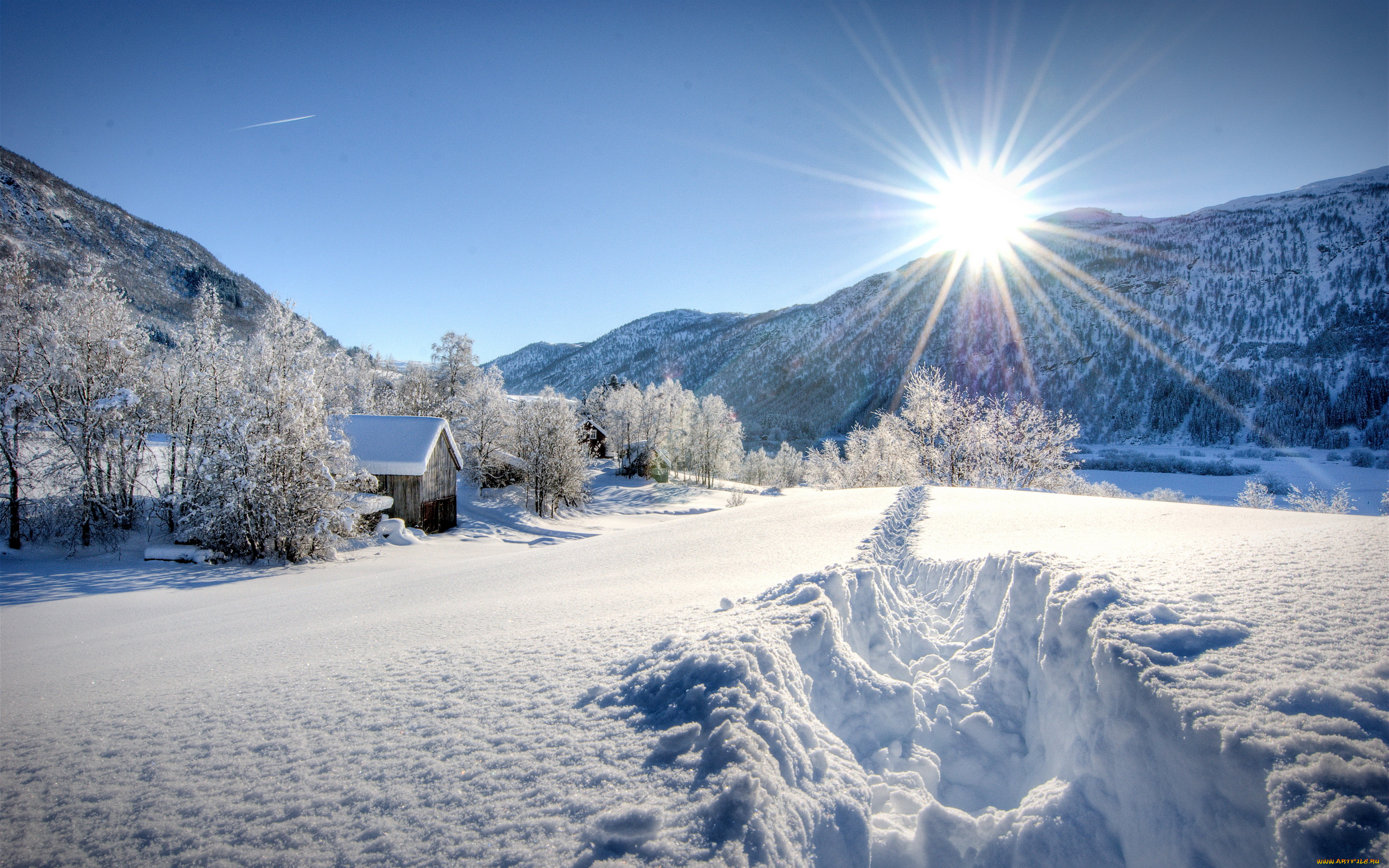 природа, зима, небо, следы, снег, горы, дом