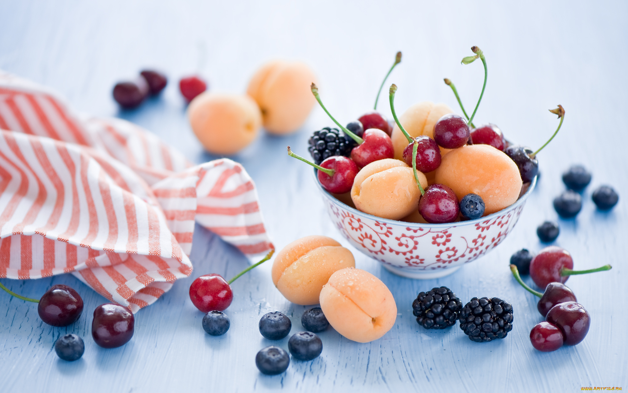 еда, фрукты, ягоды, ежевика, голубика, пиала, абрикосы, черешня