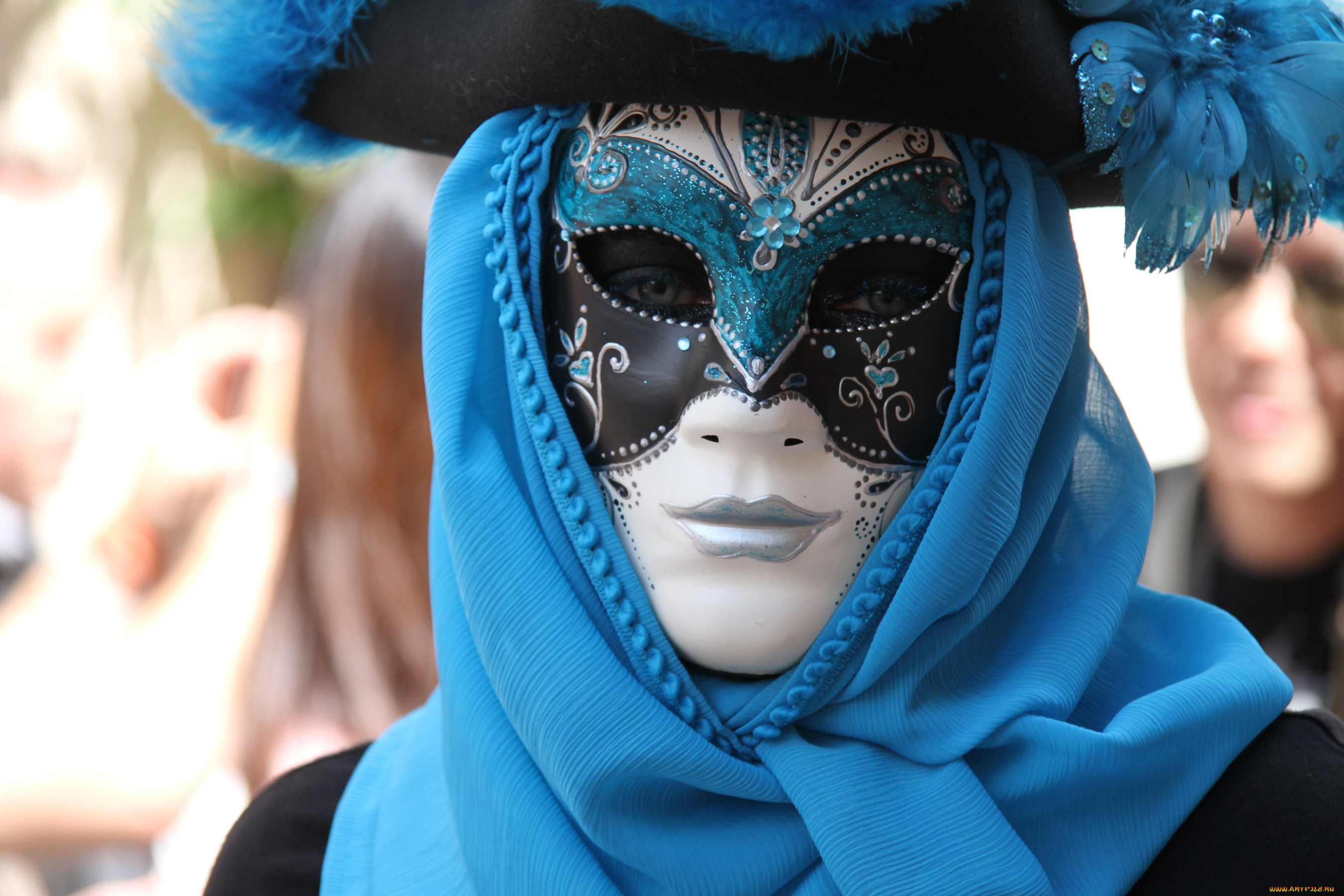 Самая красивая маска. Венецианский карнавал Коломбина. Венецианская маска педролино. Педролино Венецианский карнавал. Маска Венеция для карнавала.
