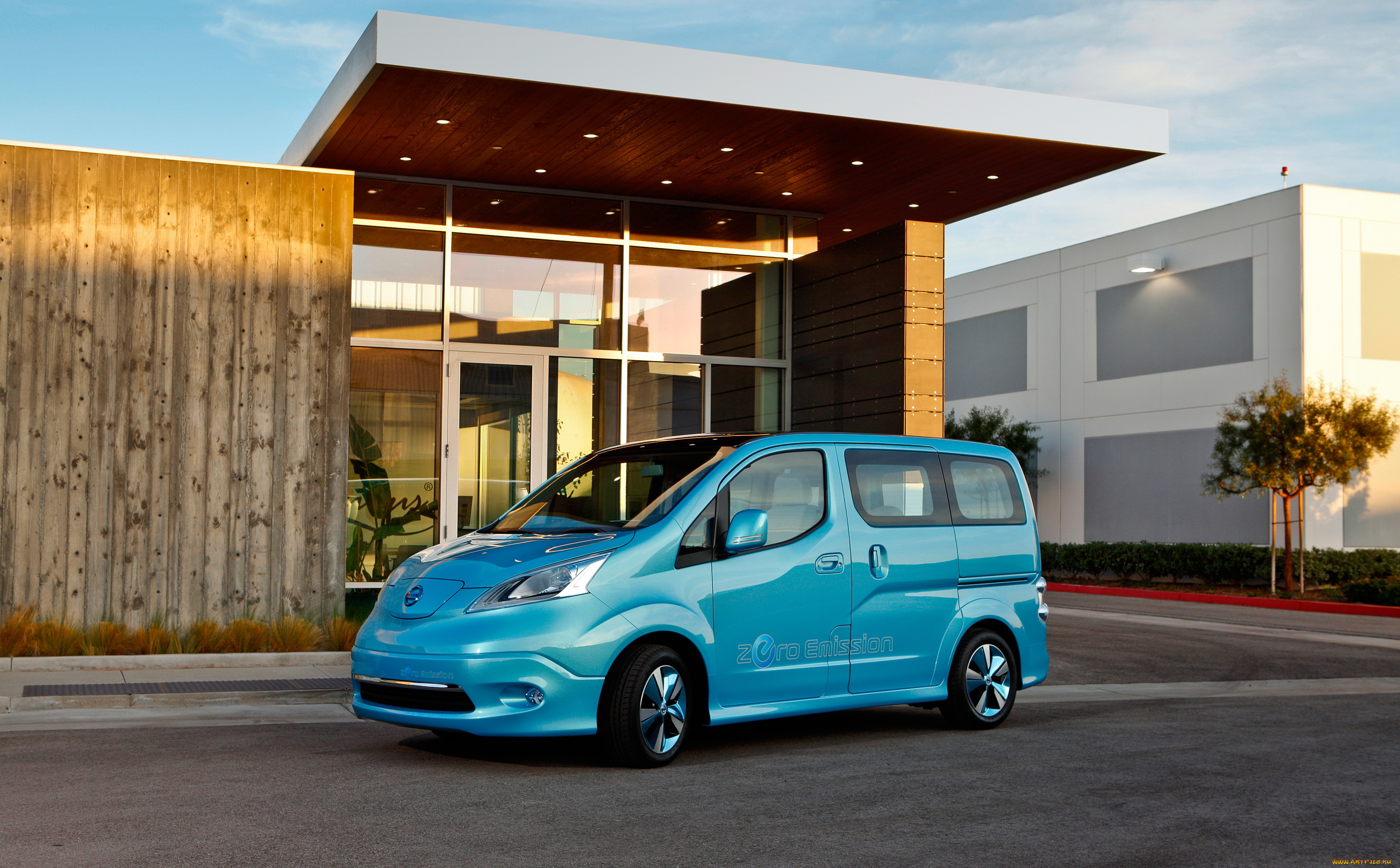 Е ниссан. Nissan e-nv200. Ниссан нв 200 электро. Nissan nv200 Evalia. Электрокар Nissan nv200.