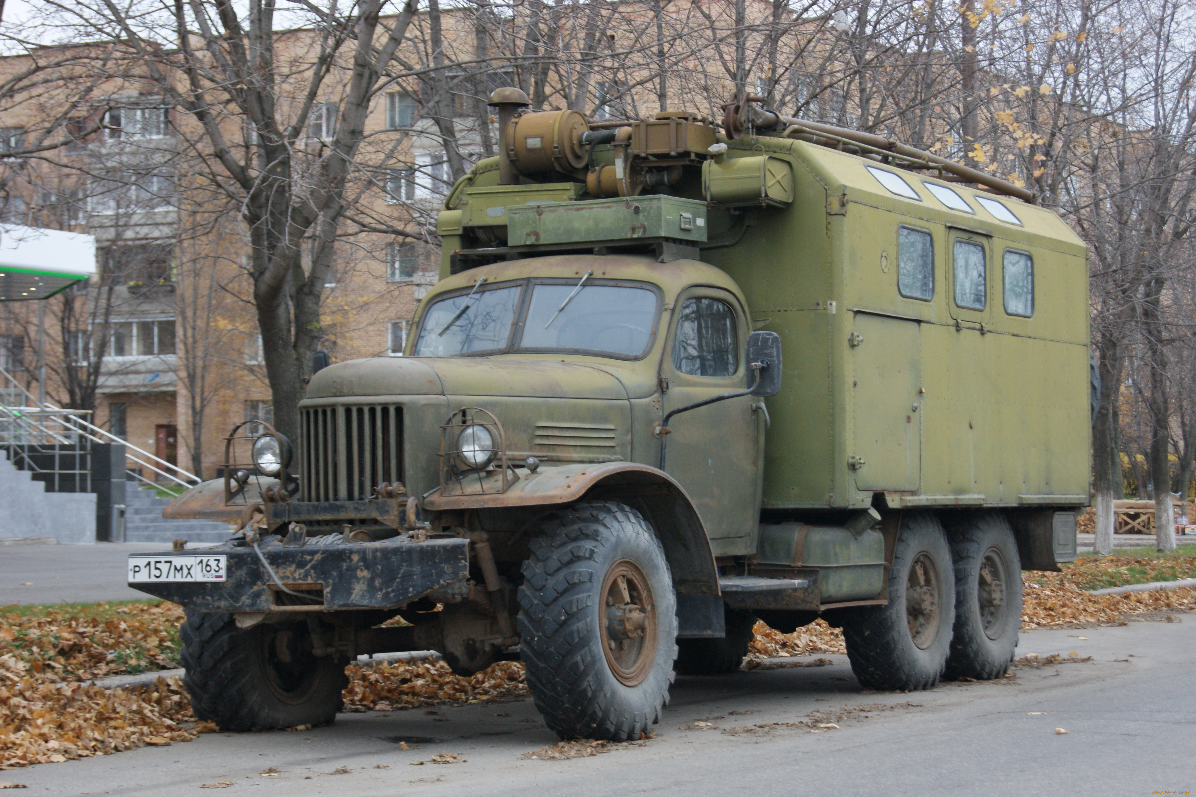 техника, военная, деревья, крыльцо, дом, листья, небо, автомобиль, дорога, ретро, зил