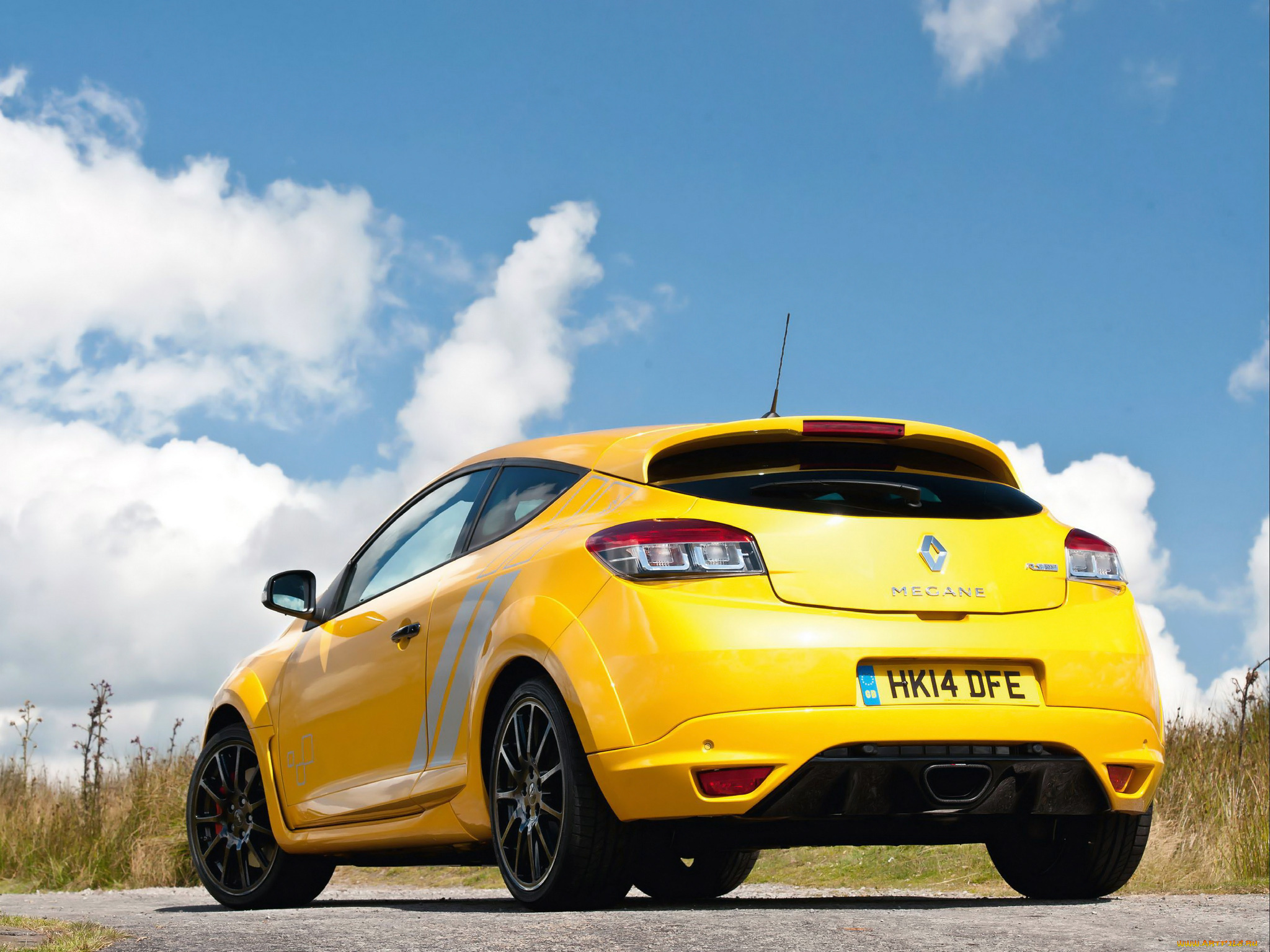 Желтое рено. Renault Megane RS 2015. Renault Megane RS 2014. Рено Megane RS 2015. Рено Меган РС 2015.