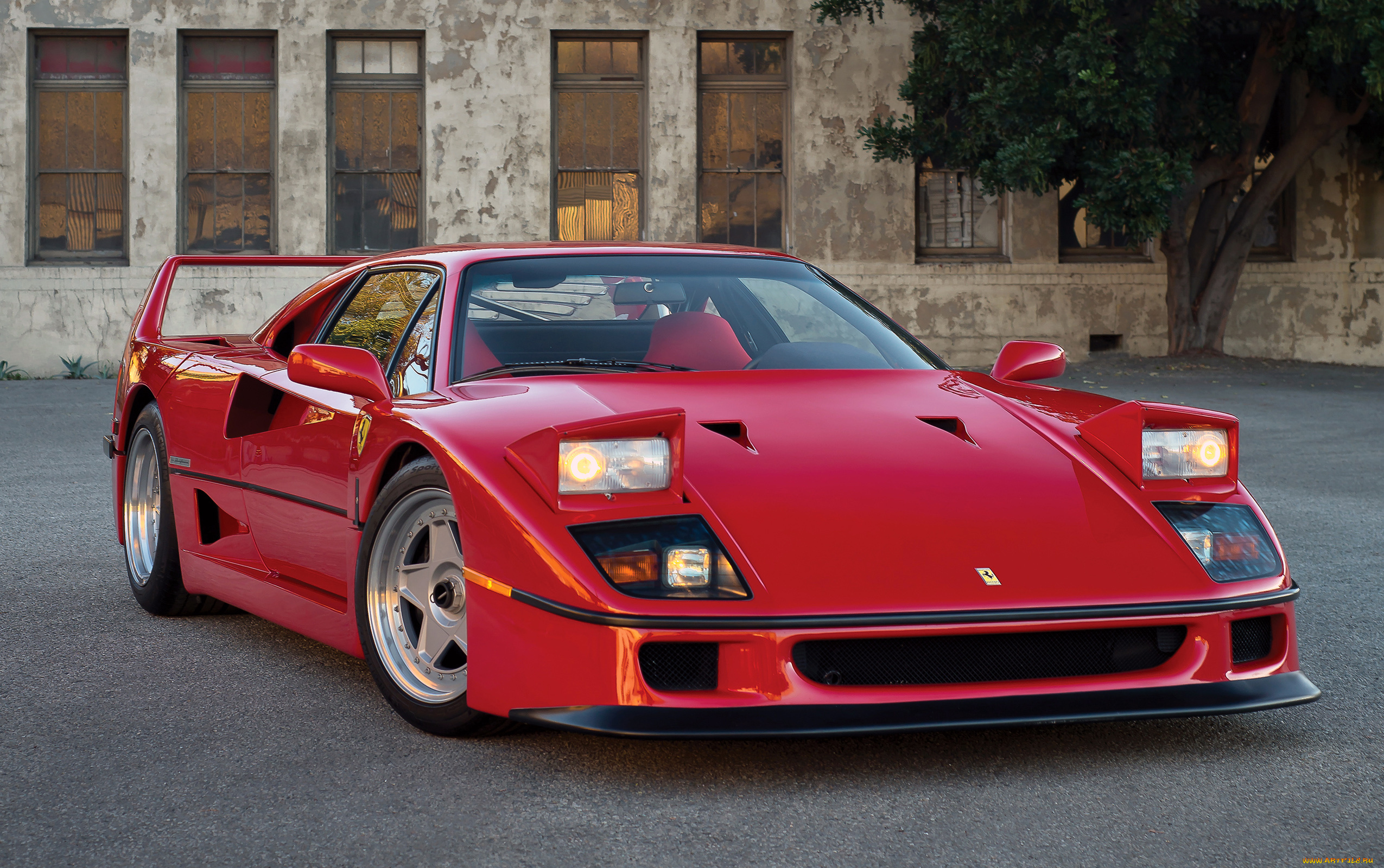 Машина стоит. Феррари ф40. Машина Ferrari f40. Машина Феррари ф 40. Ferrari f40 1990.