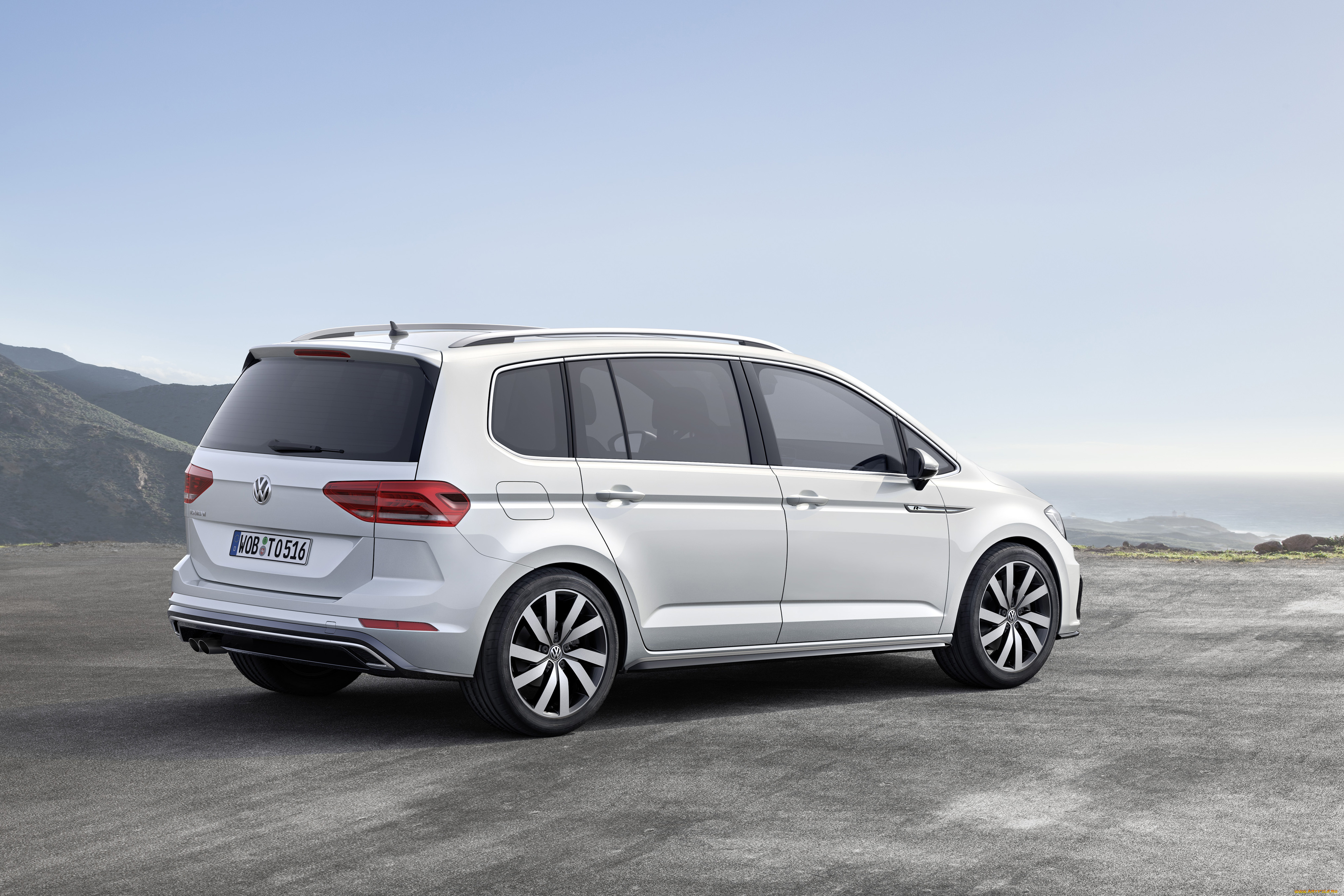 Volkswagen touran. Фольксваген Туран 2020. Фольксваген Туран 2015. Фольксваген Туран 2020 r line. Новый Фольксваген Туран 2020.