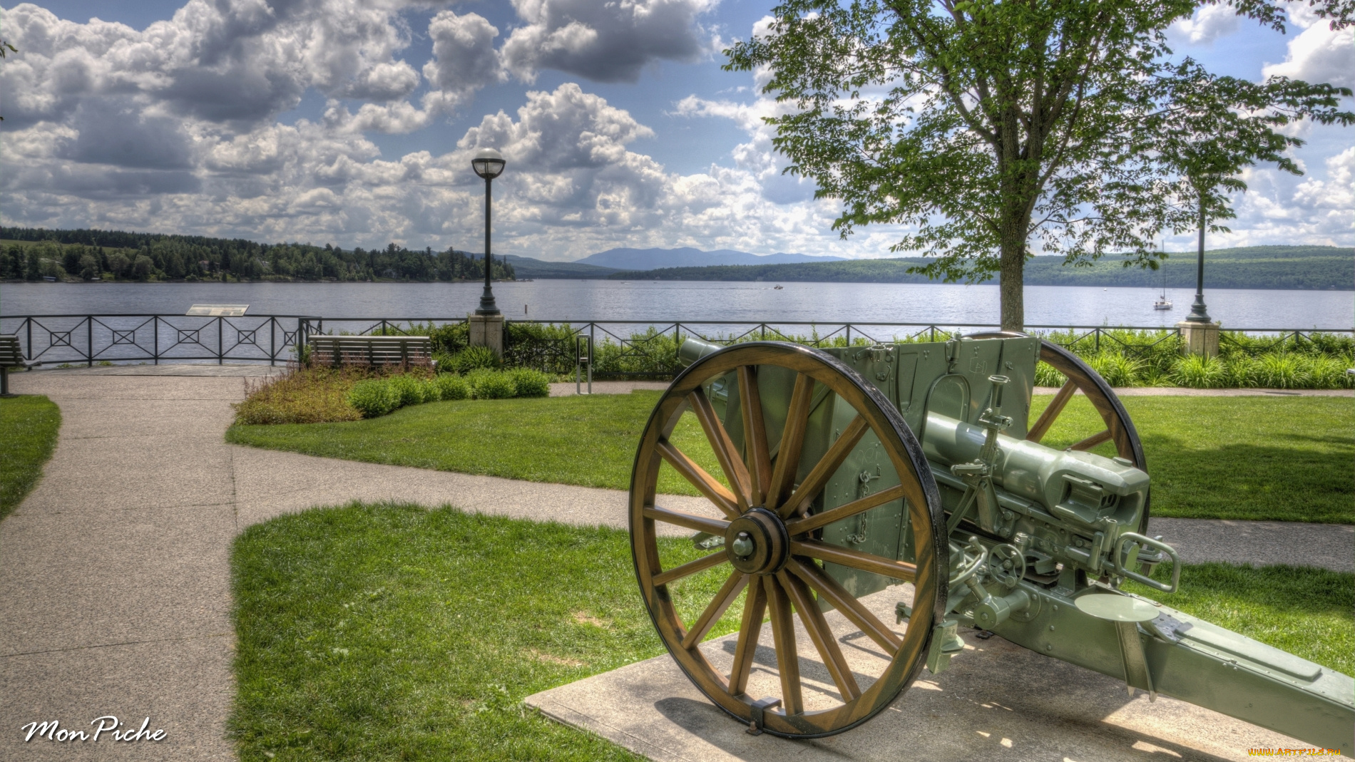 the, veterans, park, of, lac, megantic, in, estrie, оружие, пушки, ракетницы, квебек