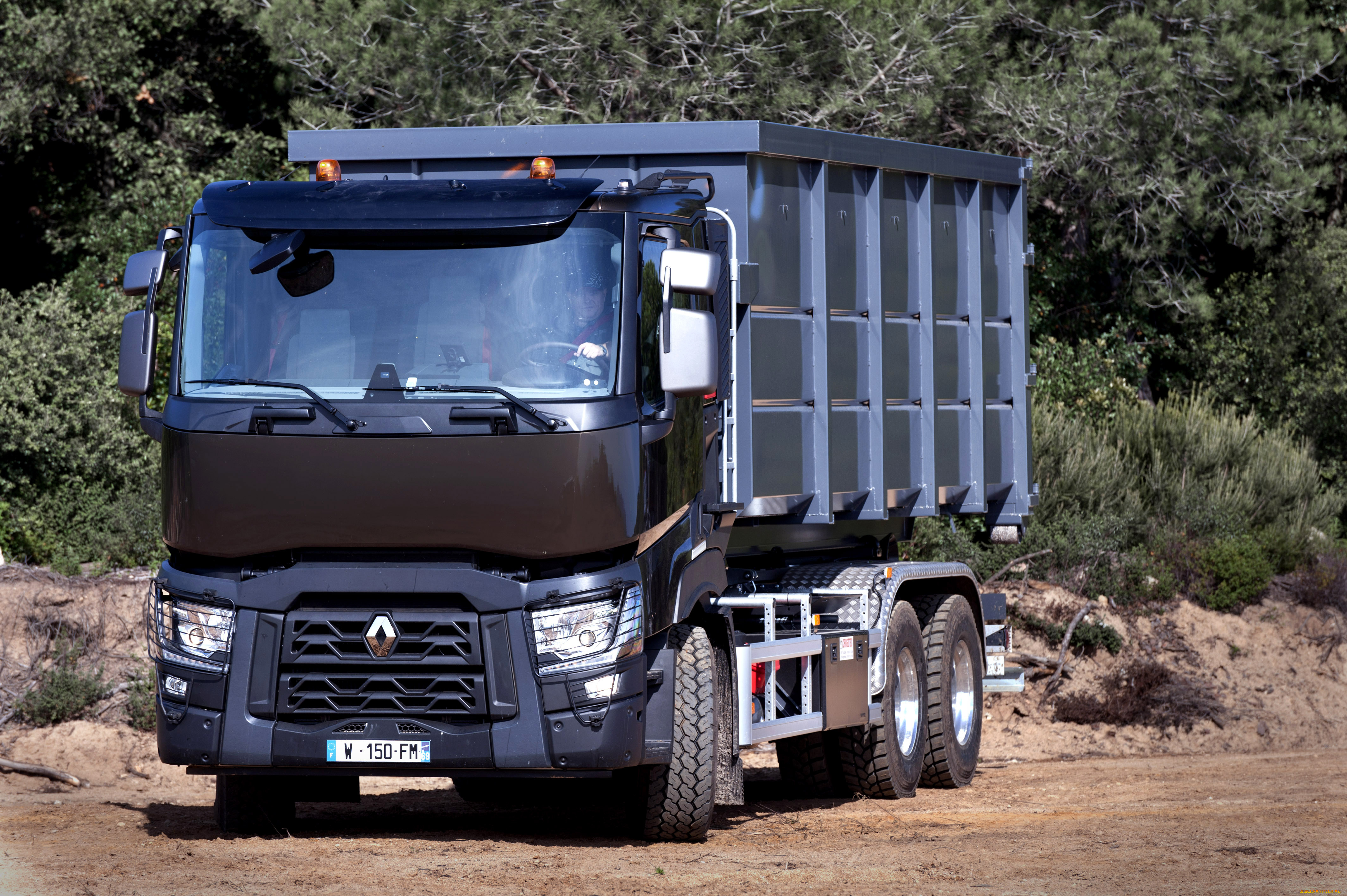 Грузовая машина рено. Renault Trucks. Рено трак самосвал. Самосвал Renault Kerax. Renault Trucks k.