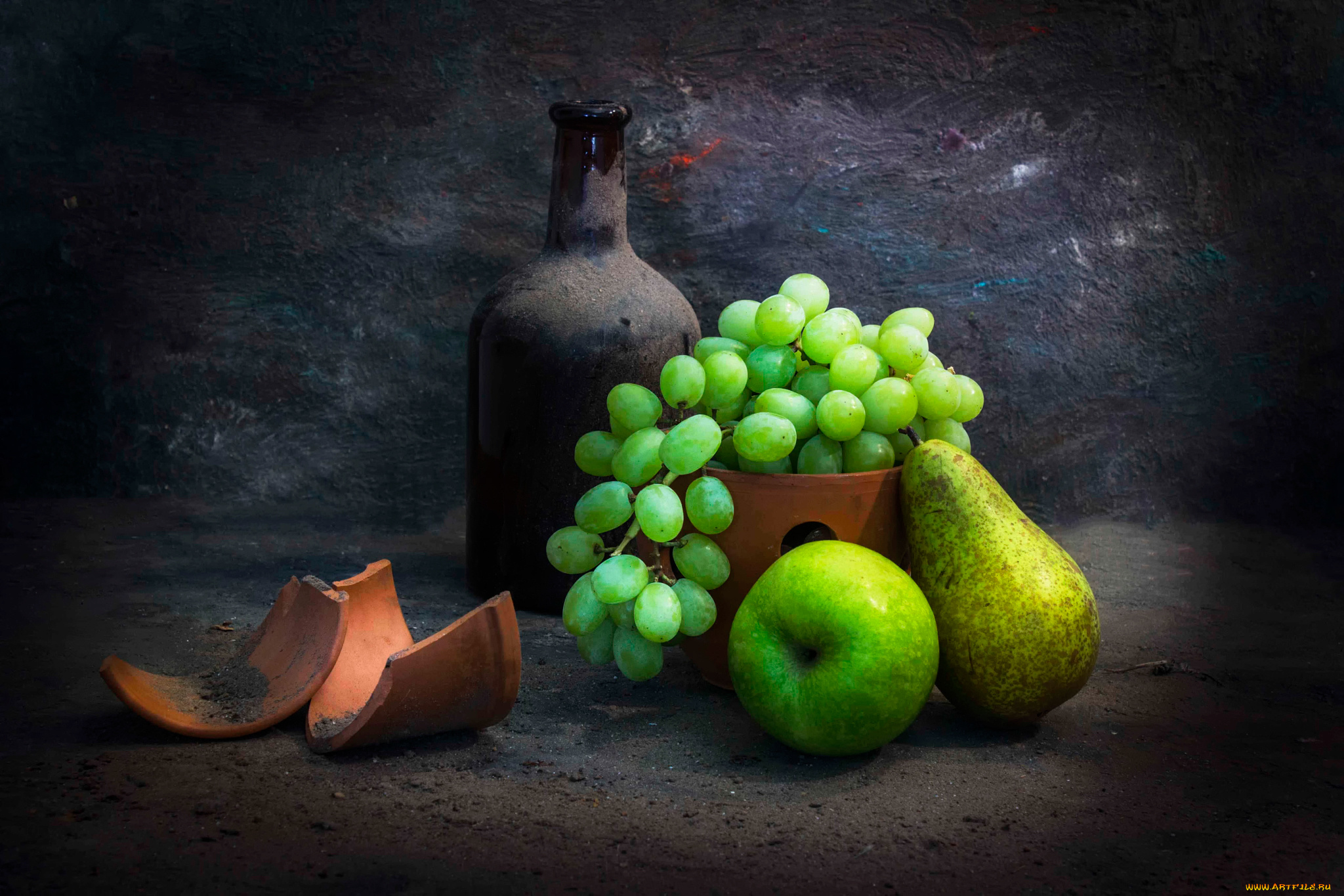 Grape pear. Натюрморт с бутылкой. Натюрморт с бутылками и грушей. Груша и виноград. Натюрморт с грушами и бутылью.