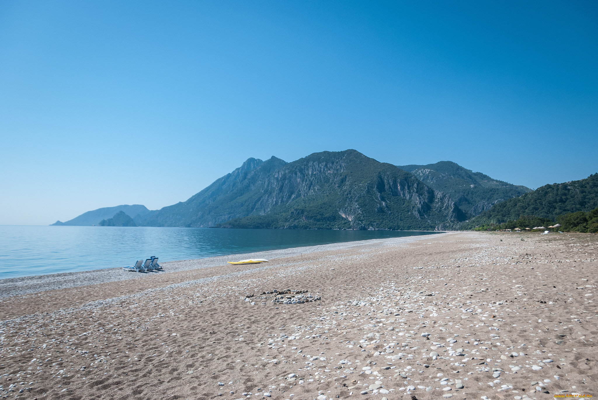 Горе море фото. Пляж и горы. Пляж гори. Горе море пляж. Море горы пляж фото.