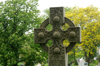 Картинка кельтский крест разное рельефы статуи музейные экспонаты резьба камень