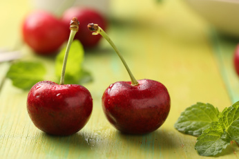 Картинка еда вишня +черешня макро красные ягоды пара вишни мята