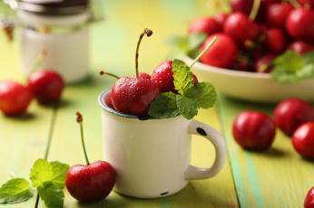 Картинка еда вишня +черешня мята красные капли ягоды вишни кружка