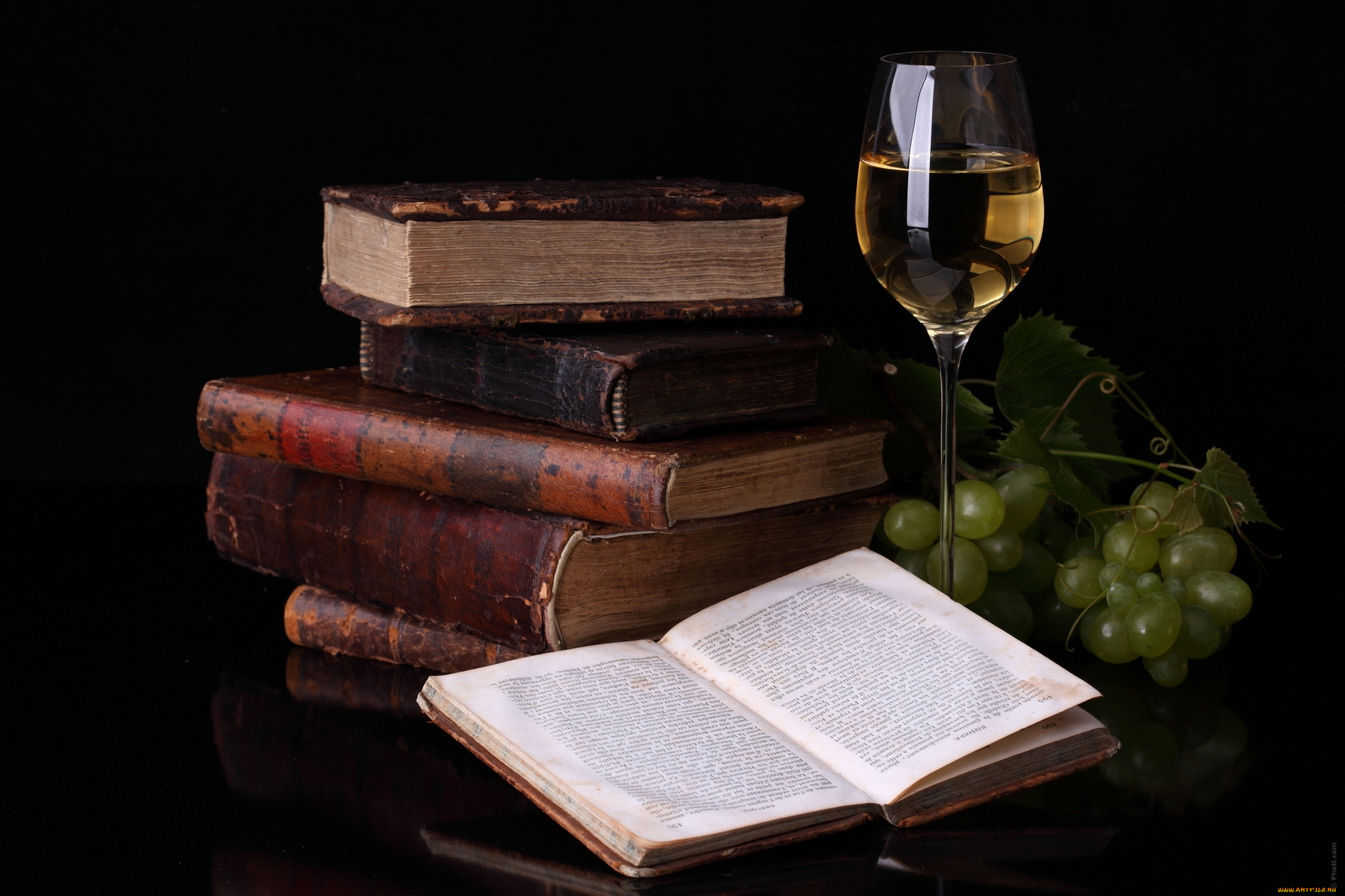 еда, натюрморт, книги, виноград, бокал, вино, отражение