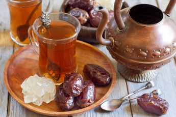 Картинка еда напитки +Чай арабский финики стаканы