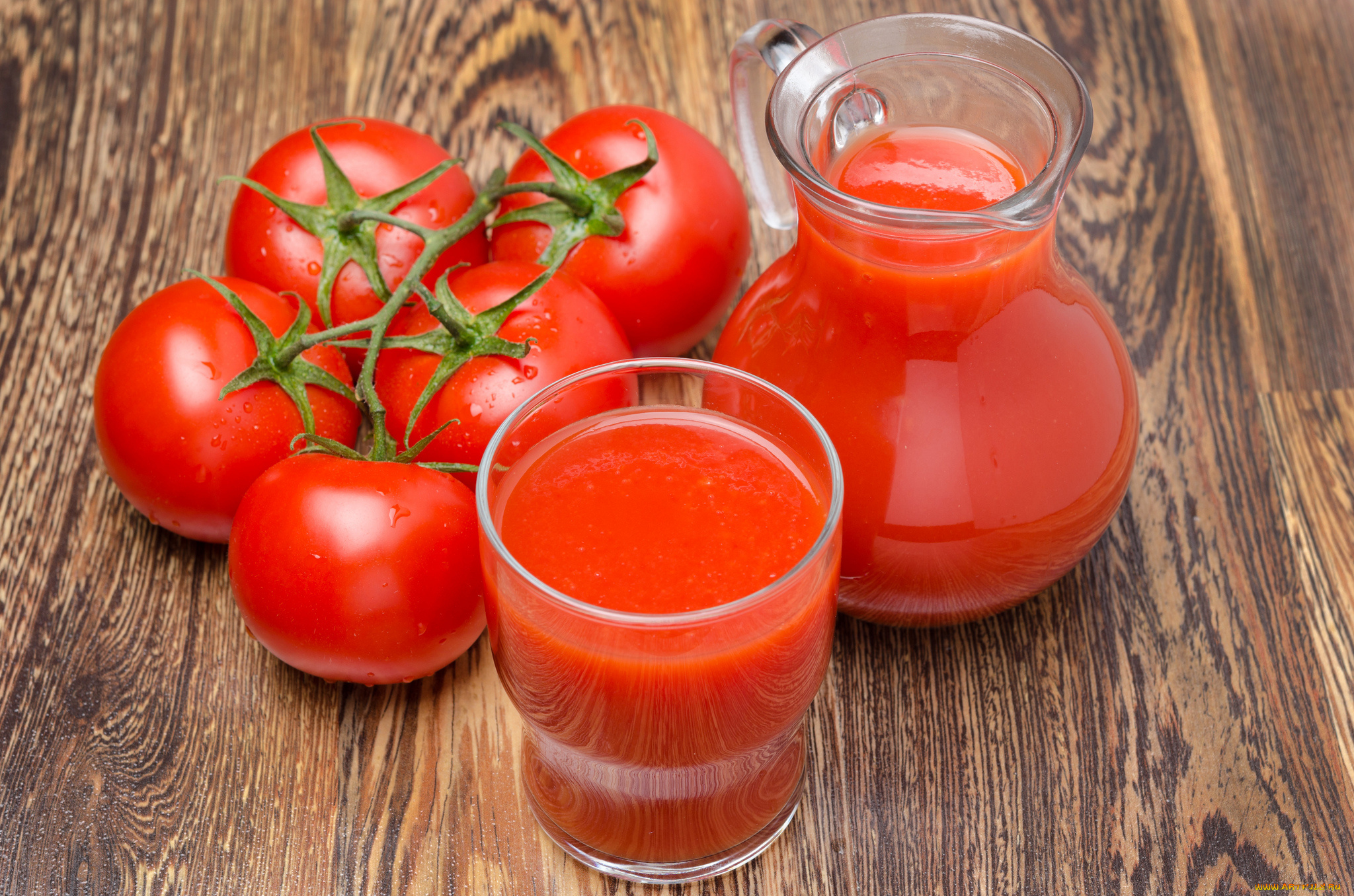 eda-napitki-sok-pomidory-tomatnyj-kuvshi