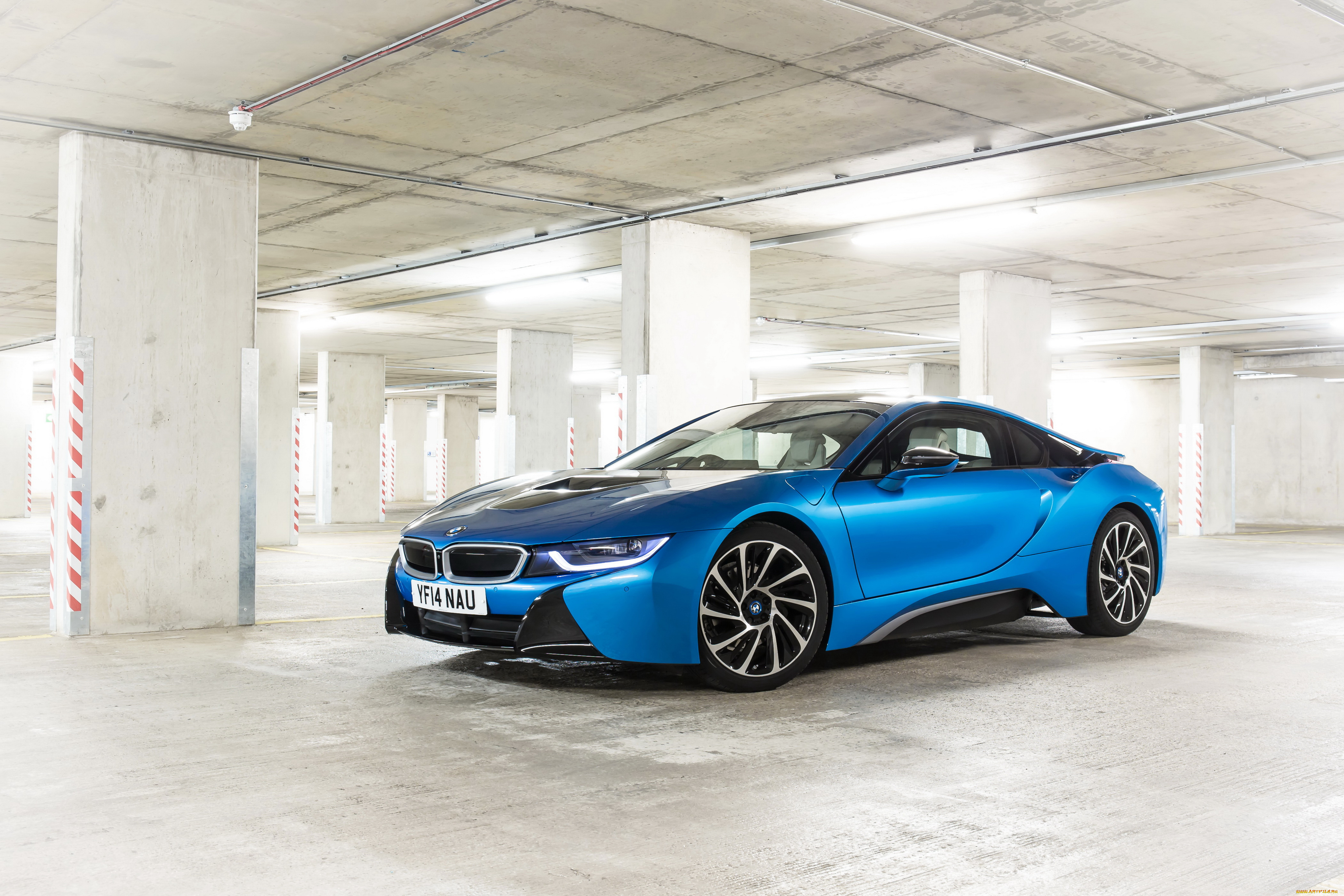 Bmw m9. BMW i8. БМВ i8 Сергей Шумаков. BMW i8 диски. БМВ м9.