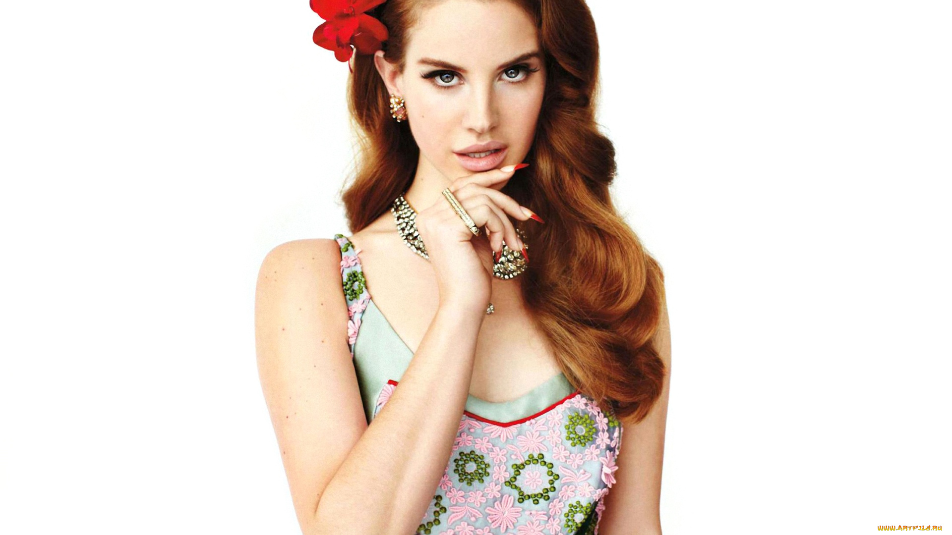 Певица Lana Del Rey На качелях бесплатно