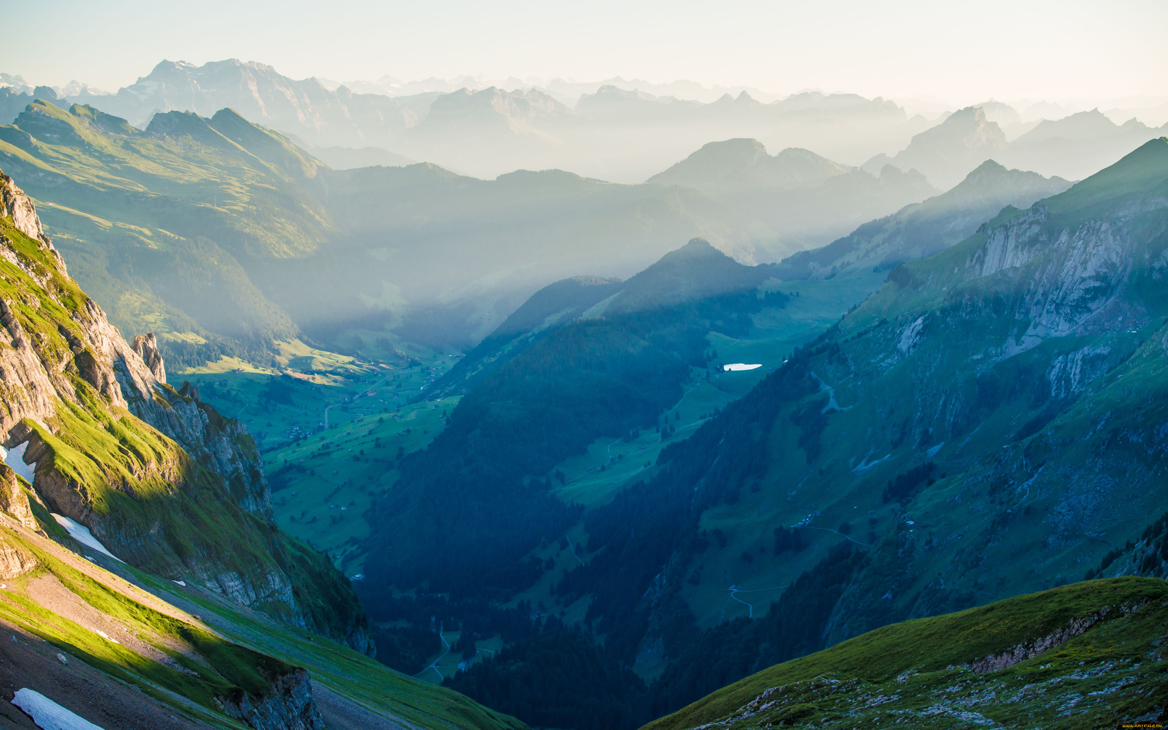 Gory. Горы Швейцарии 4k. Горные хребты Швейцарии. Фон горы Швейцария. Швейцария Альпы Юра плато.