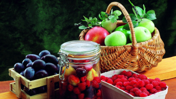 Картинка еда фрукты +ягоды малина яблоки сливы ягоды
